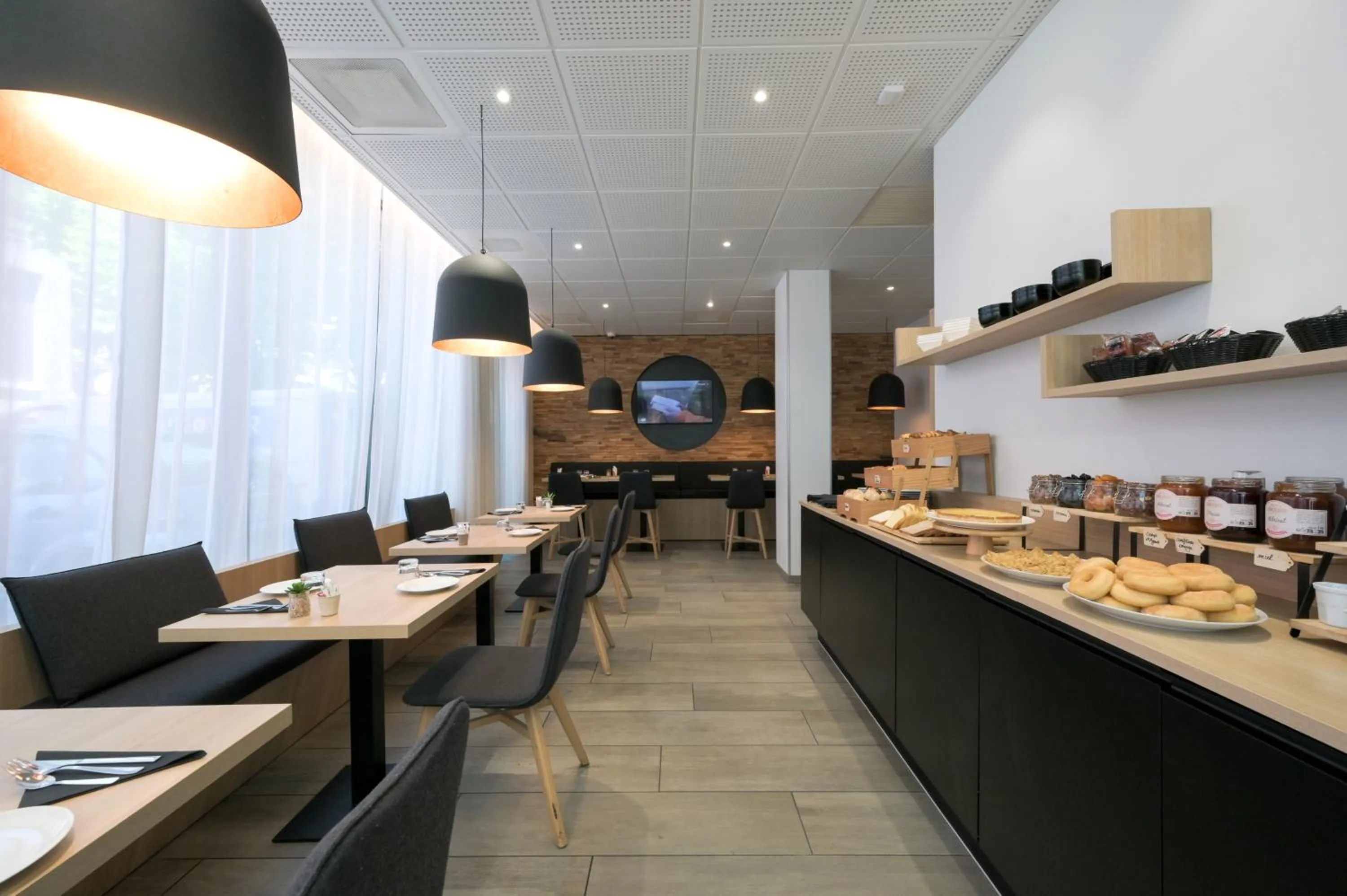 Buffet breakfast in Nemea Appart Hotel So Cloud Lyon Gare Part-Dieu