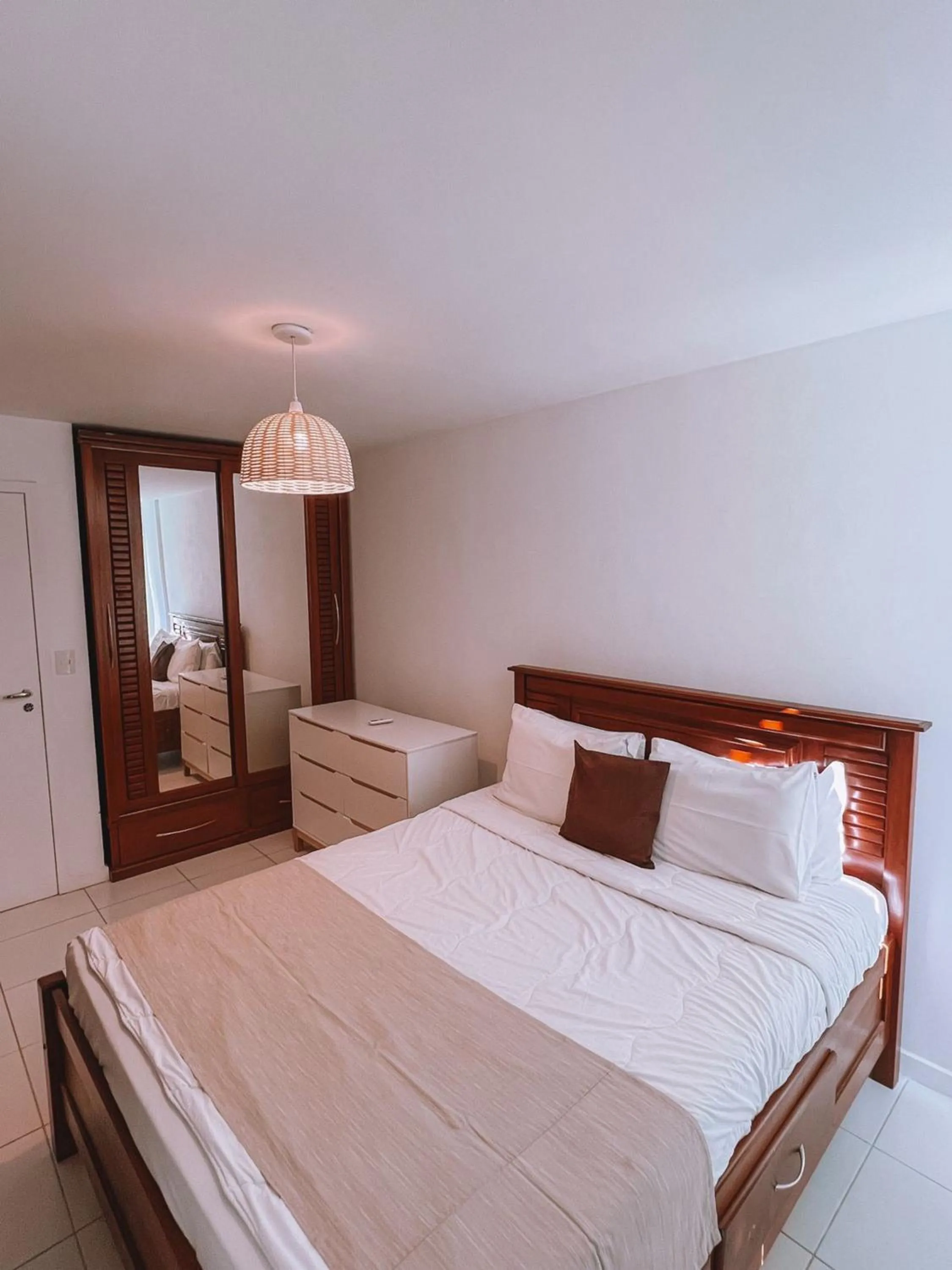 Photo of the whole room, Bed in Flat Mandai Cabo Frio