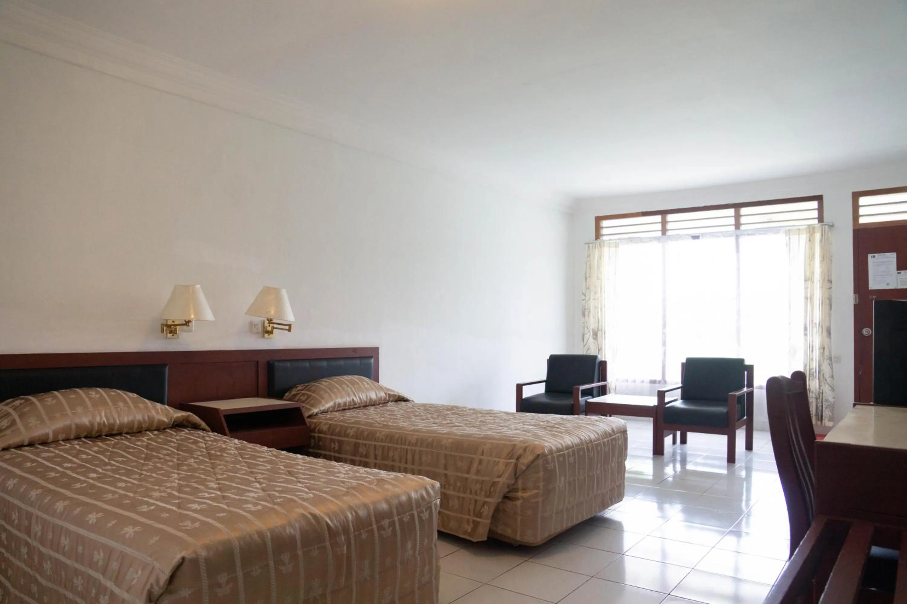 Bedroom, Bed in Toledo Inn