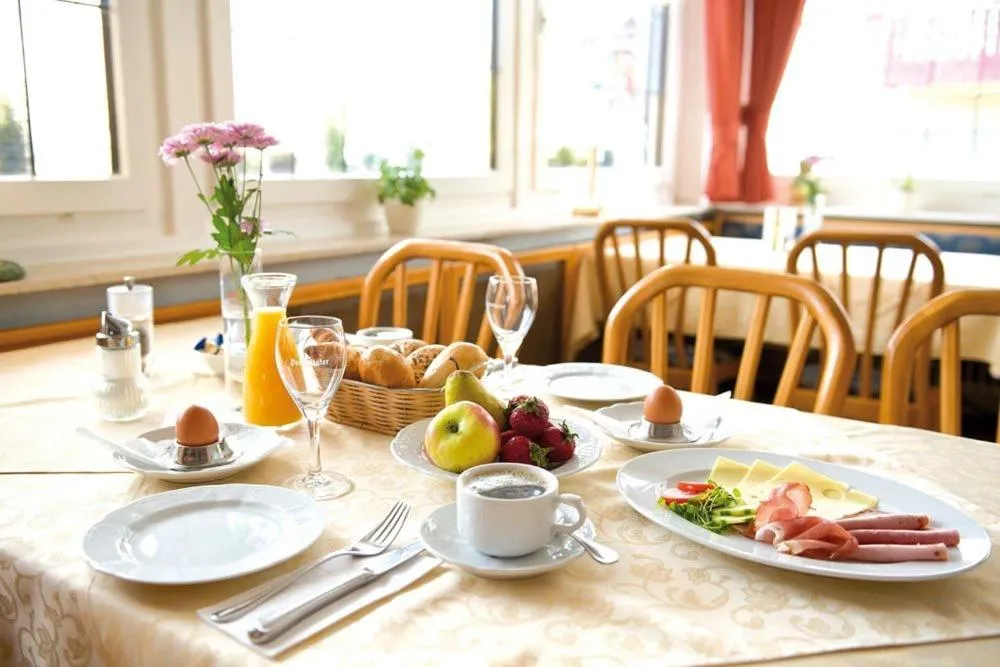 Restaurant/places to eat in Hotel Gasthof Rössle