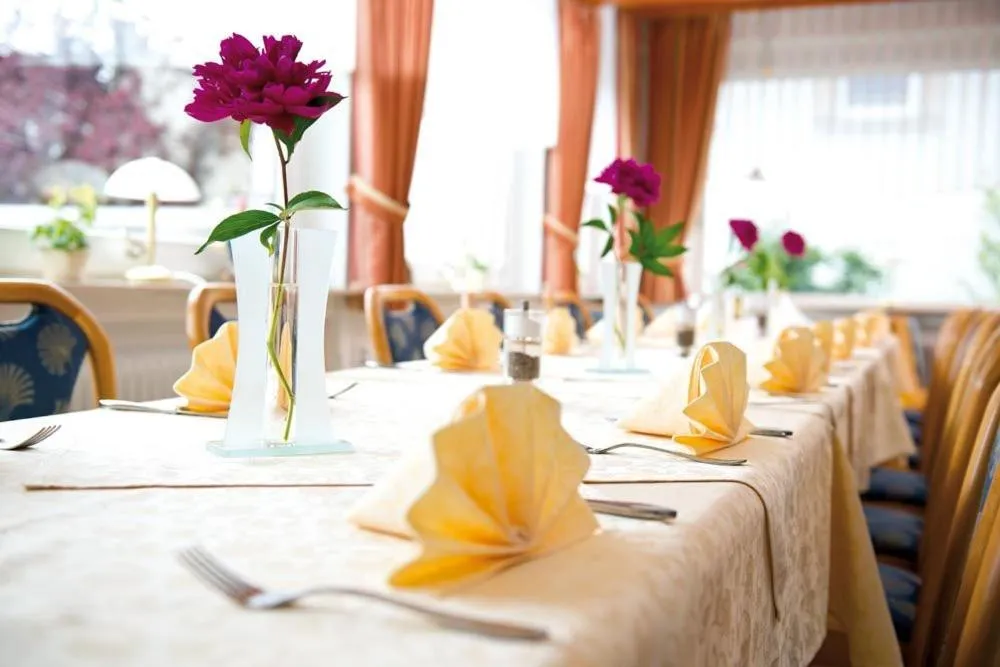 Restaurant/places to eat in Hotel Gasthof Rössle