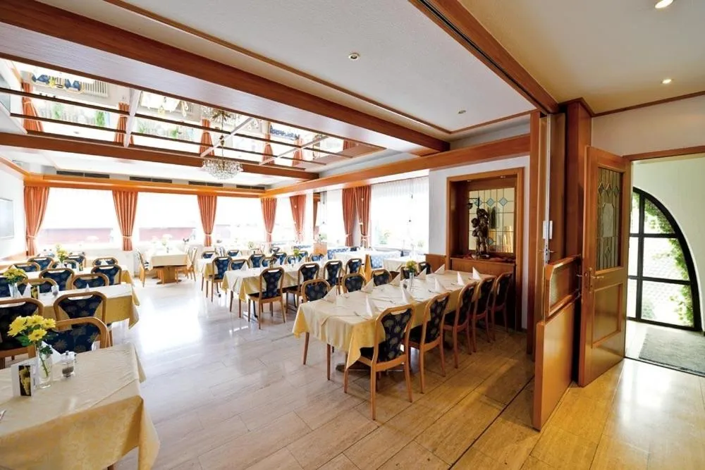 Restaurant/places to eat in Hotel Gasthof Rössle