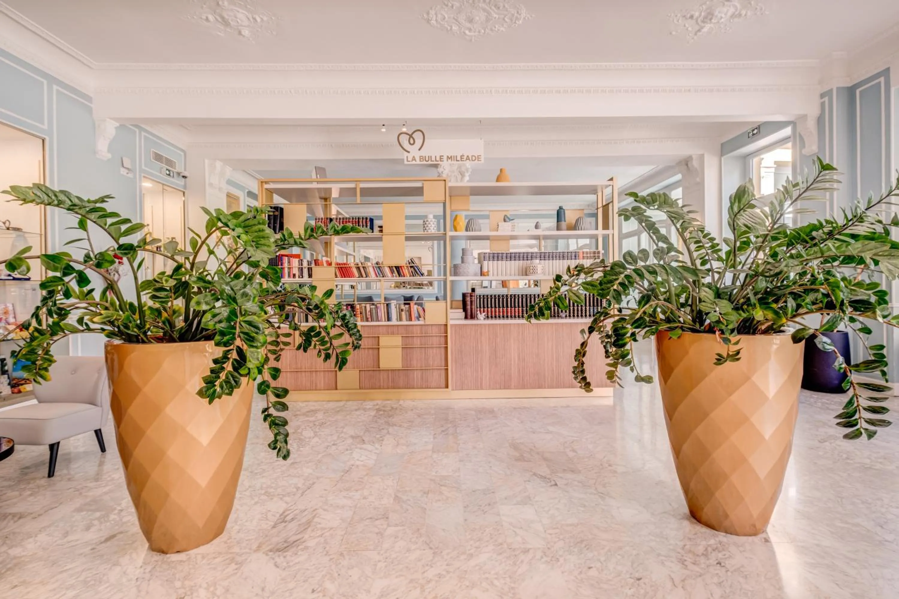 Living room in Hôtel Miléade L'Orangeraie - entièrement rénové