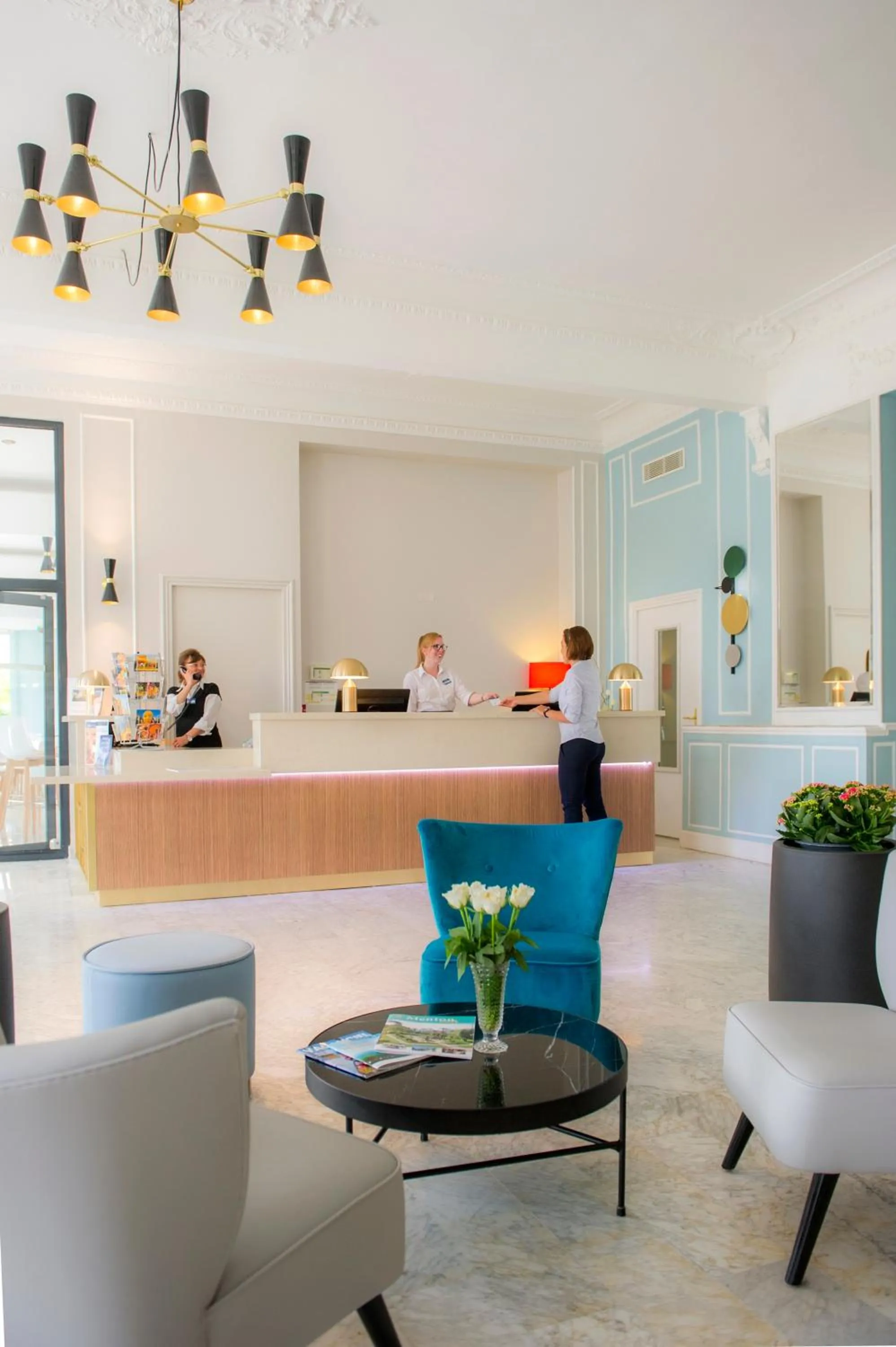 Lobby or reception in Hôtel Miléade L'Orangeraie - entièrement rénové