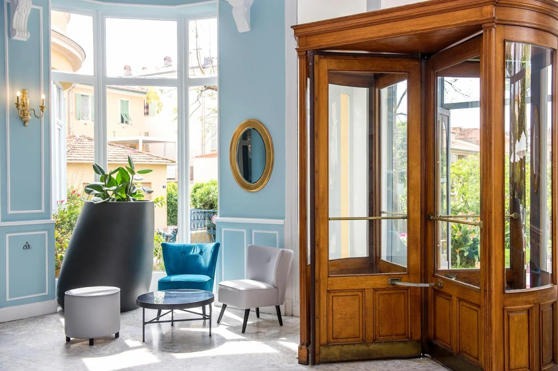 Lobby or reception in Hôtel Miléade L'Orangeraie - entièrement rénové