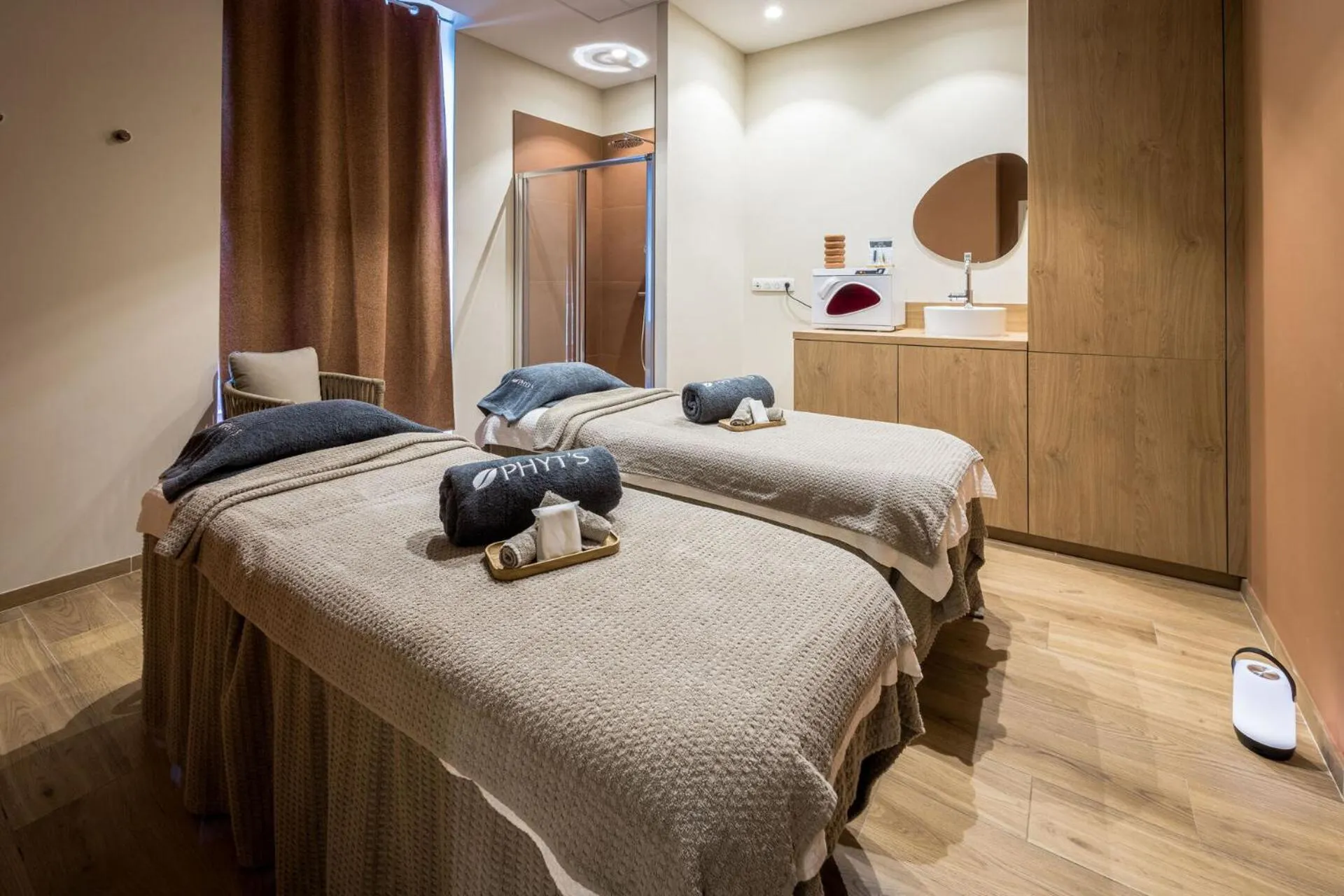 Massage, Bed in Hôtel Miléade L'Orangeraie - entièrement rénové
