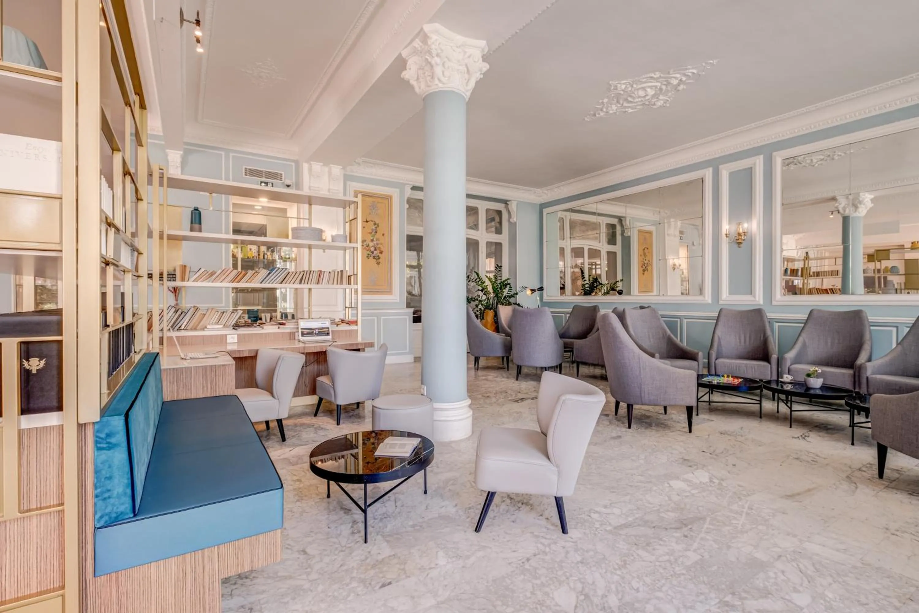 Living room in Hôtel Miléade L'Orangeraie - entièrement rénové