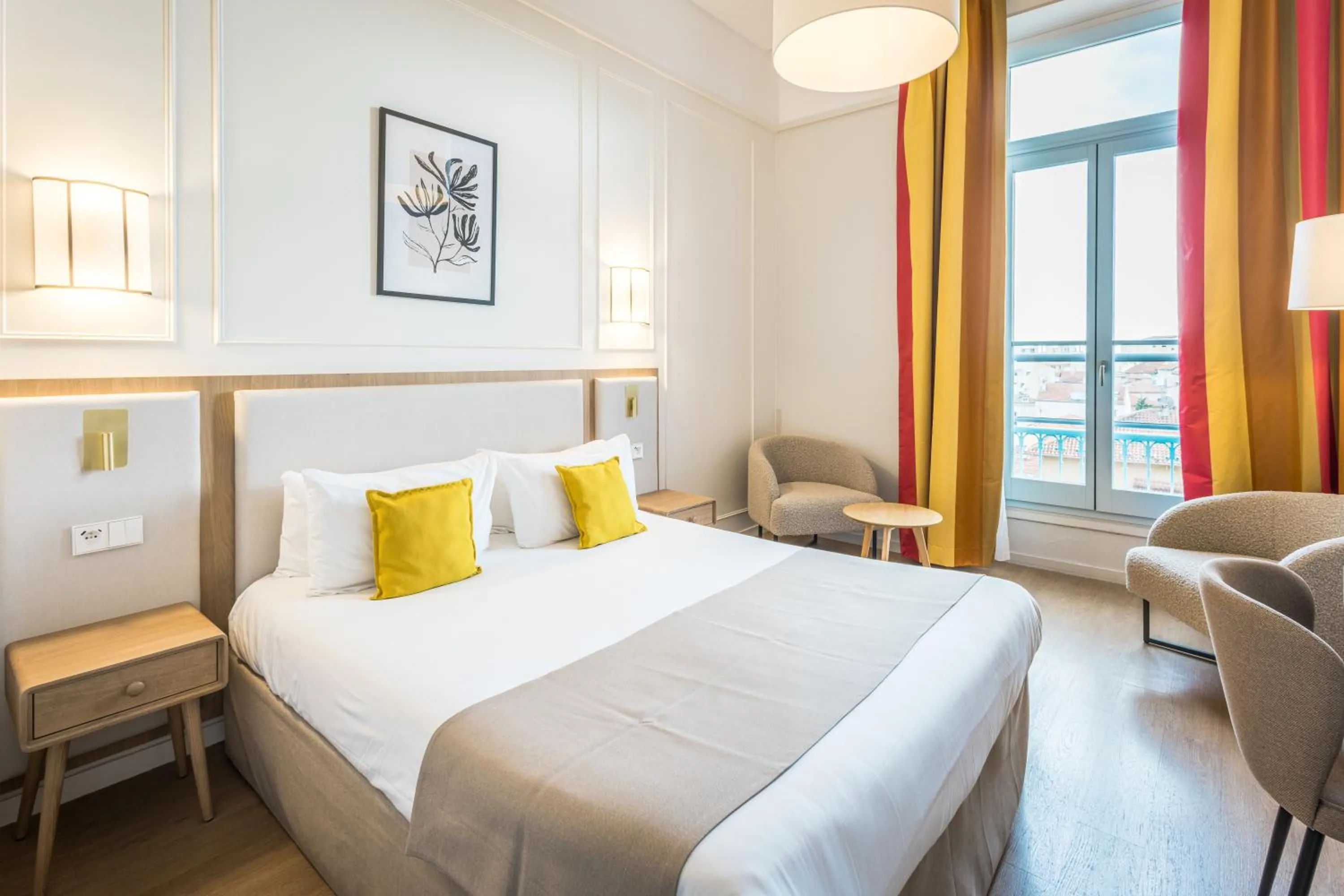 Photo of the whole room, Bed in Hôtel Miléade L'Orangeraie - entièrement rénové