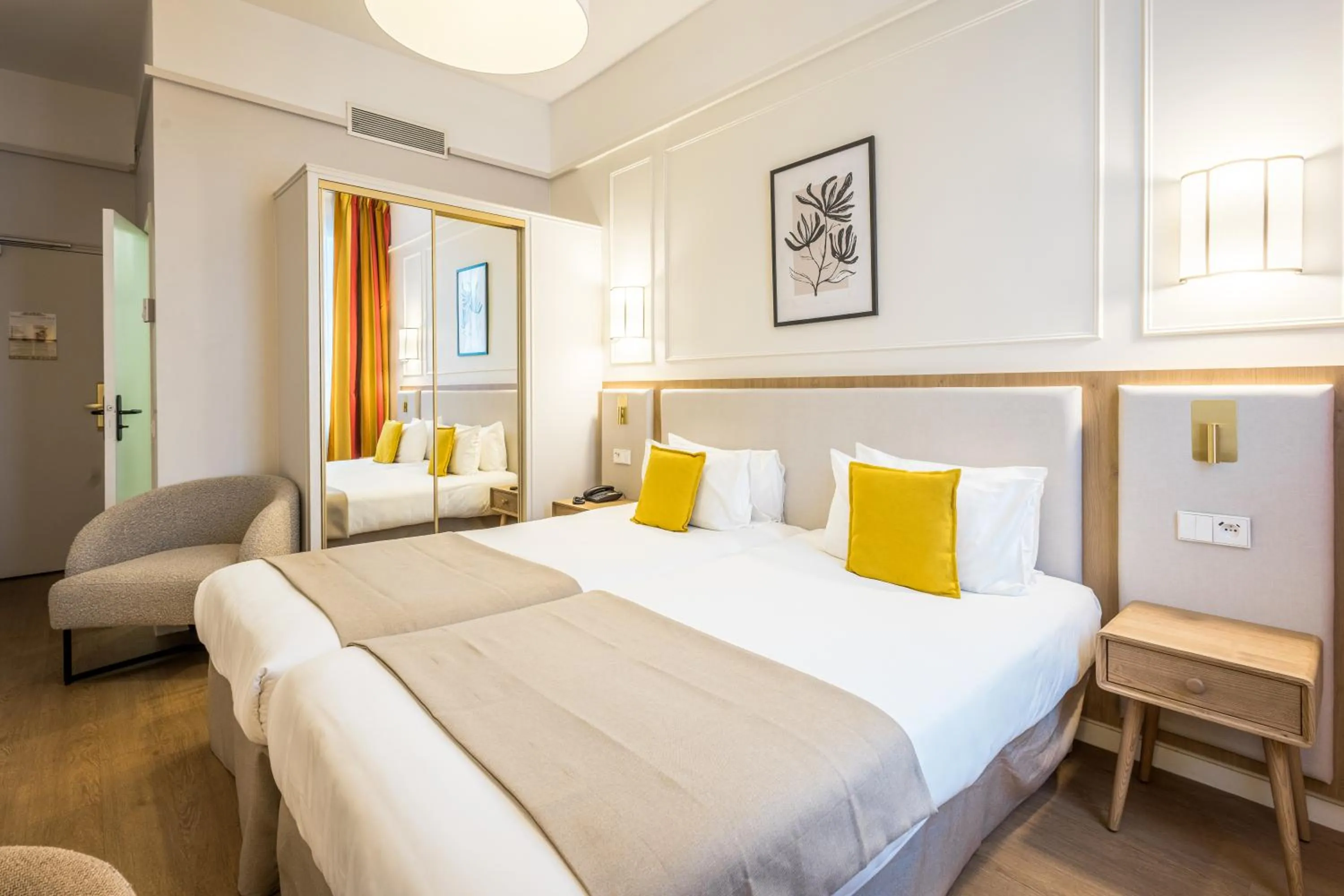 Bed in Hôtel Miléade L'Orangeraie - entièrement rénové