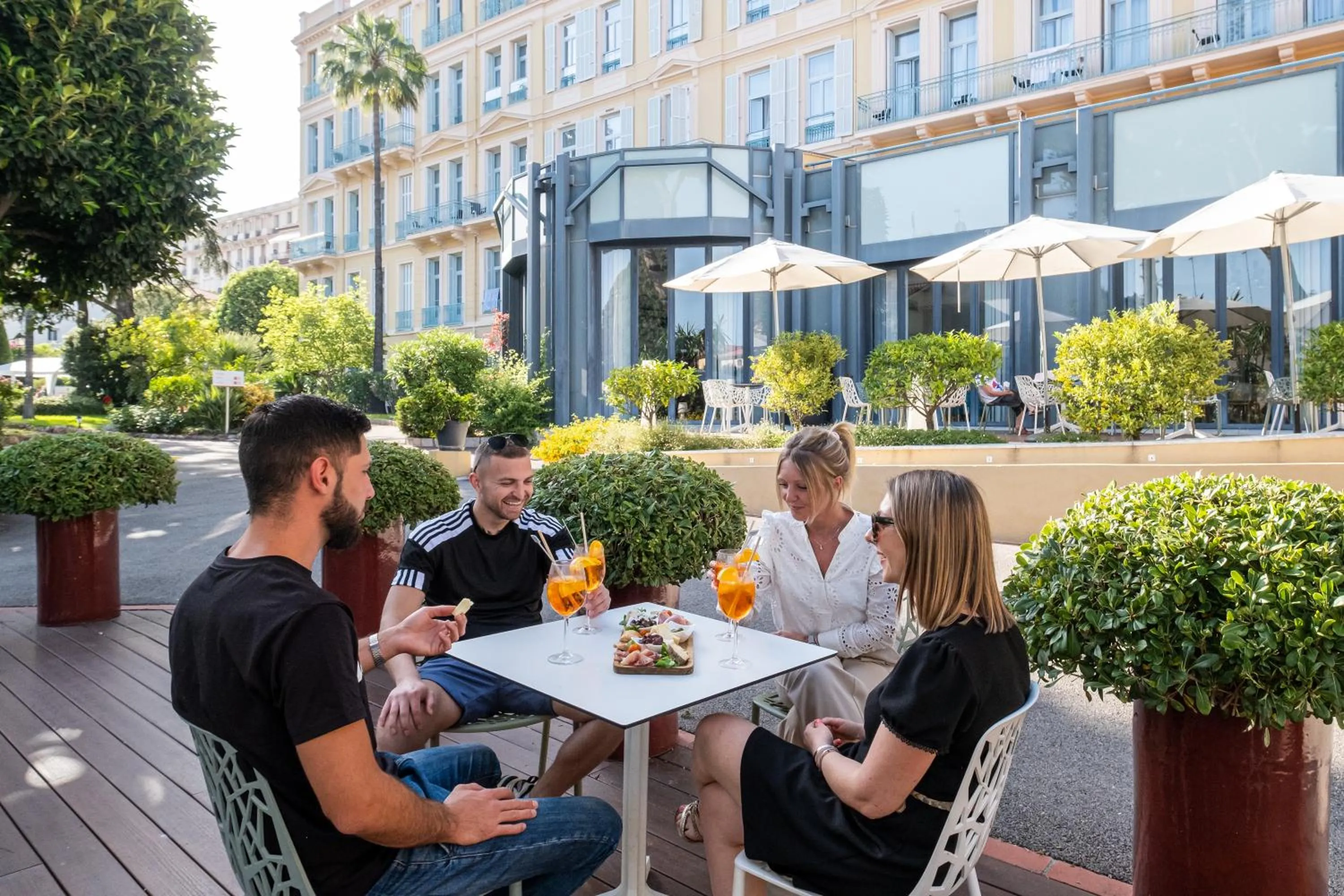 Patio in Hôtel Miléade L'Orangeraie - entièrement rénové