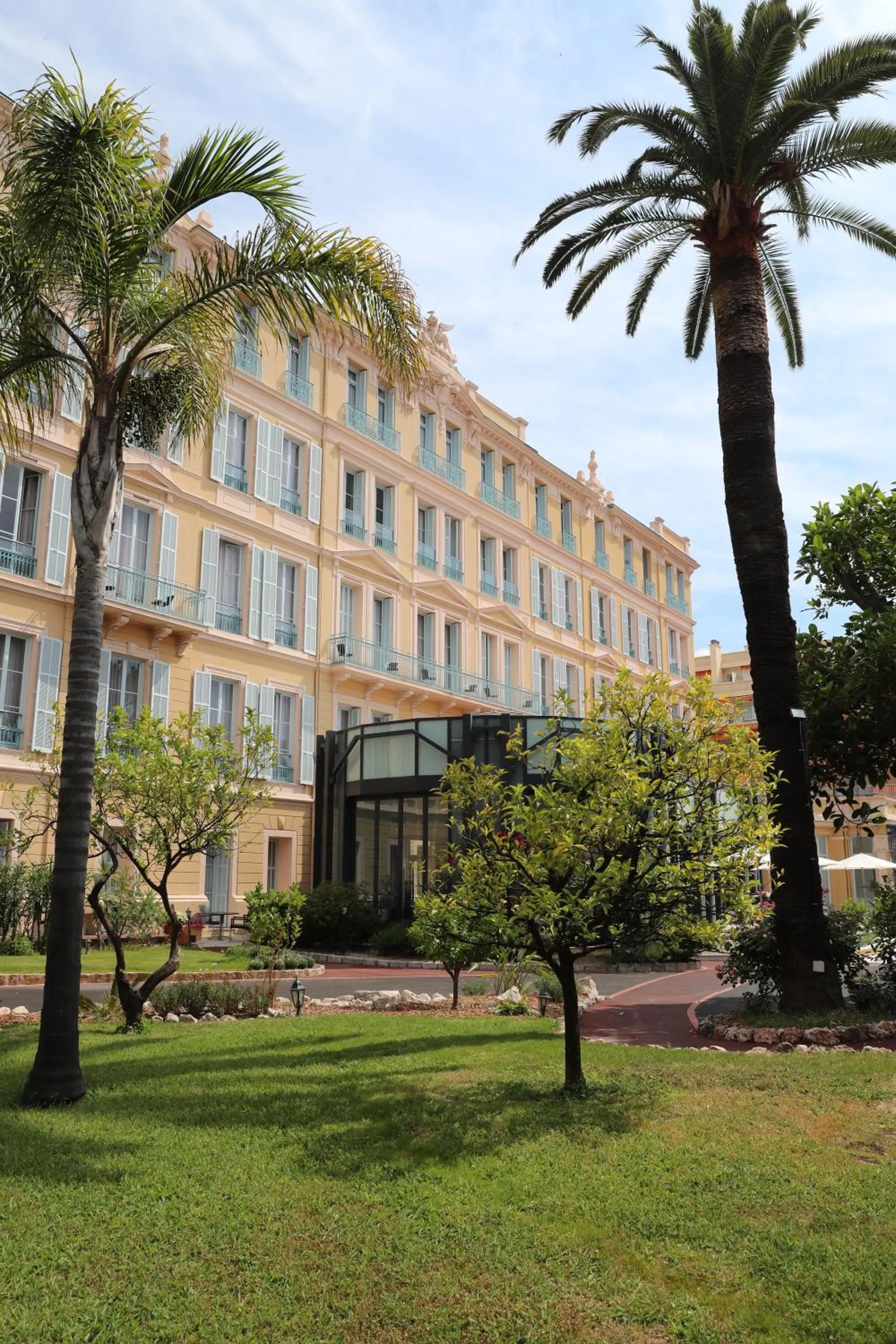 Facade/entrance in Hôtel Miléade L'Orangeraie - entièrement rénové
