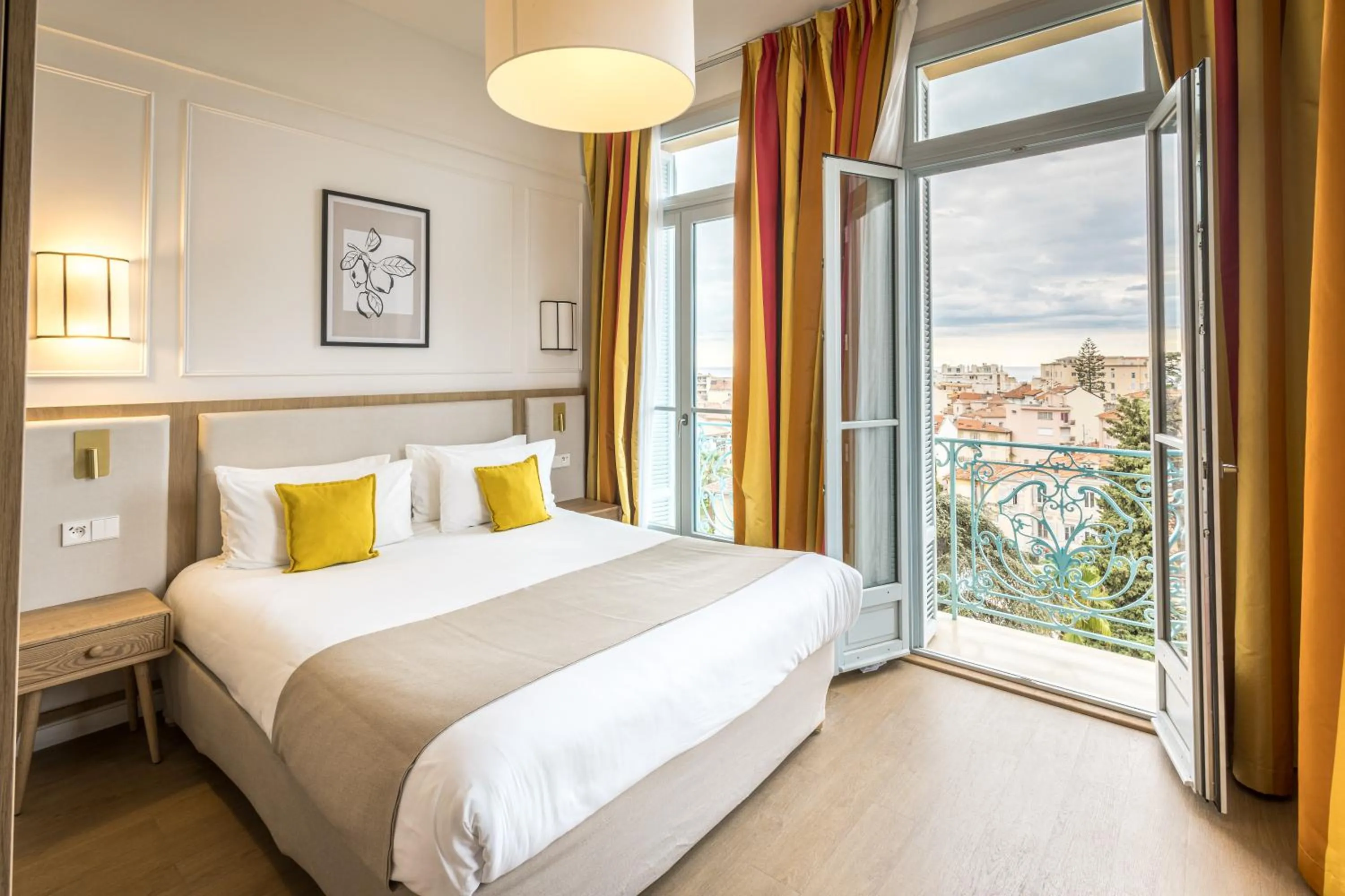 Natural landscape, Bed in Hôtel Miléade L'Orangeraie - entièrement rénové