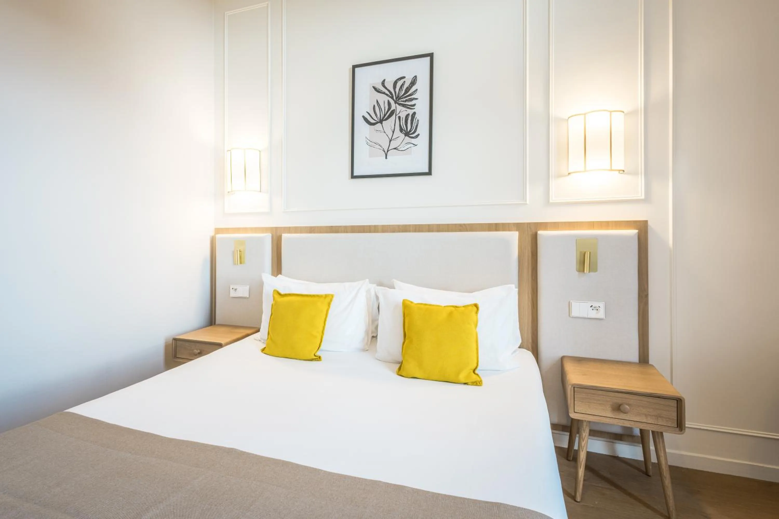 Photo of the whole room, Bed in Hôtel Miléade L'Orangeraie - entièrement rénové