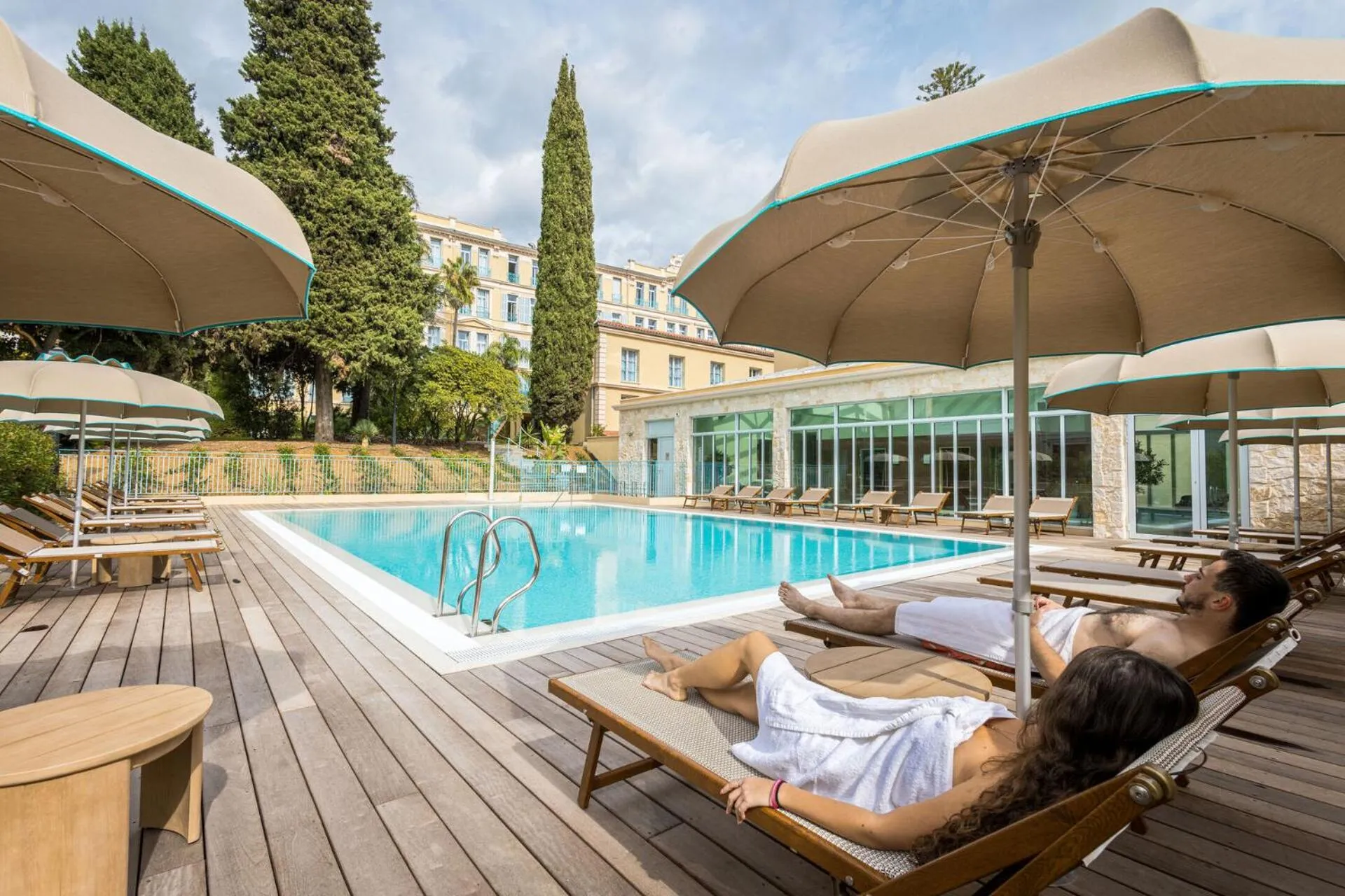 Swimming pool in Hôtel Miléade L'Orangeraie - entièrement rénové