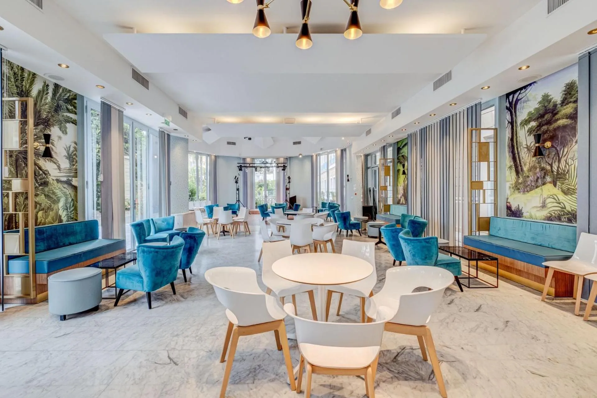 Living room in Hôtel Miléade L'Orangeraie - entièrement rénové