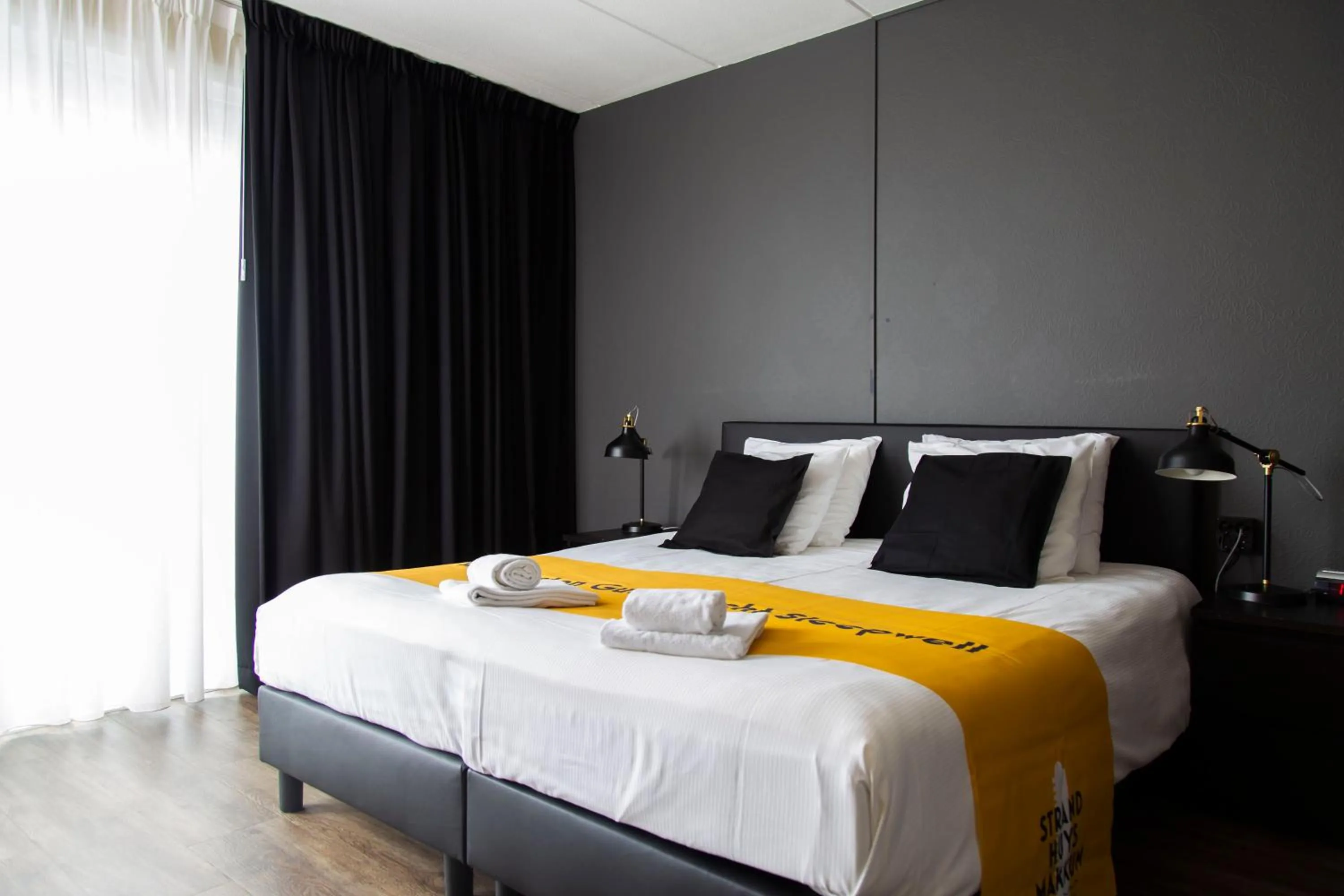 Bed in Strandhotel Vigilante