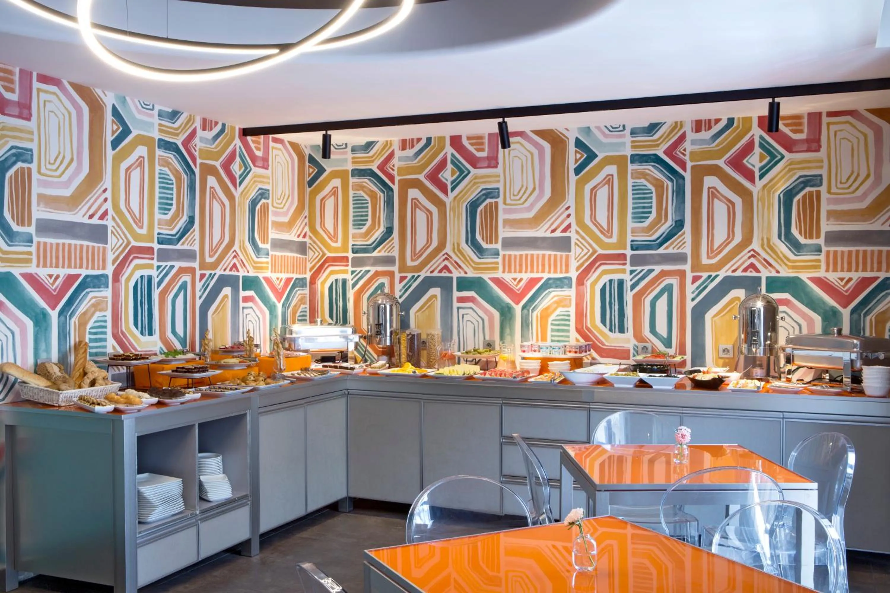 Restaurant/places to eat in Central Hotel, Trademark Collection by Wyndham