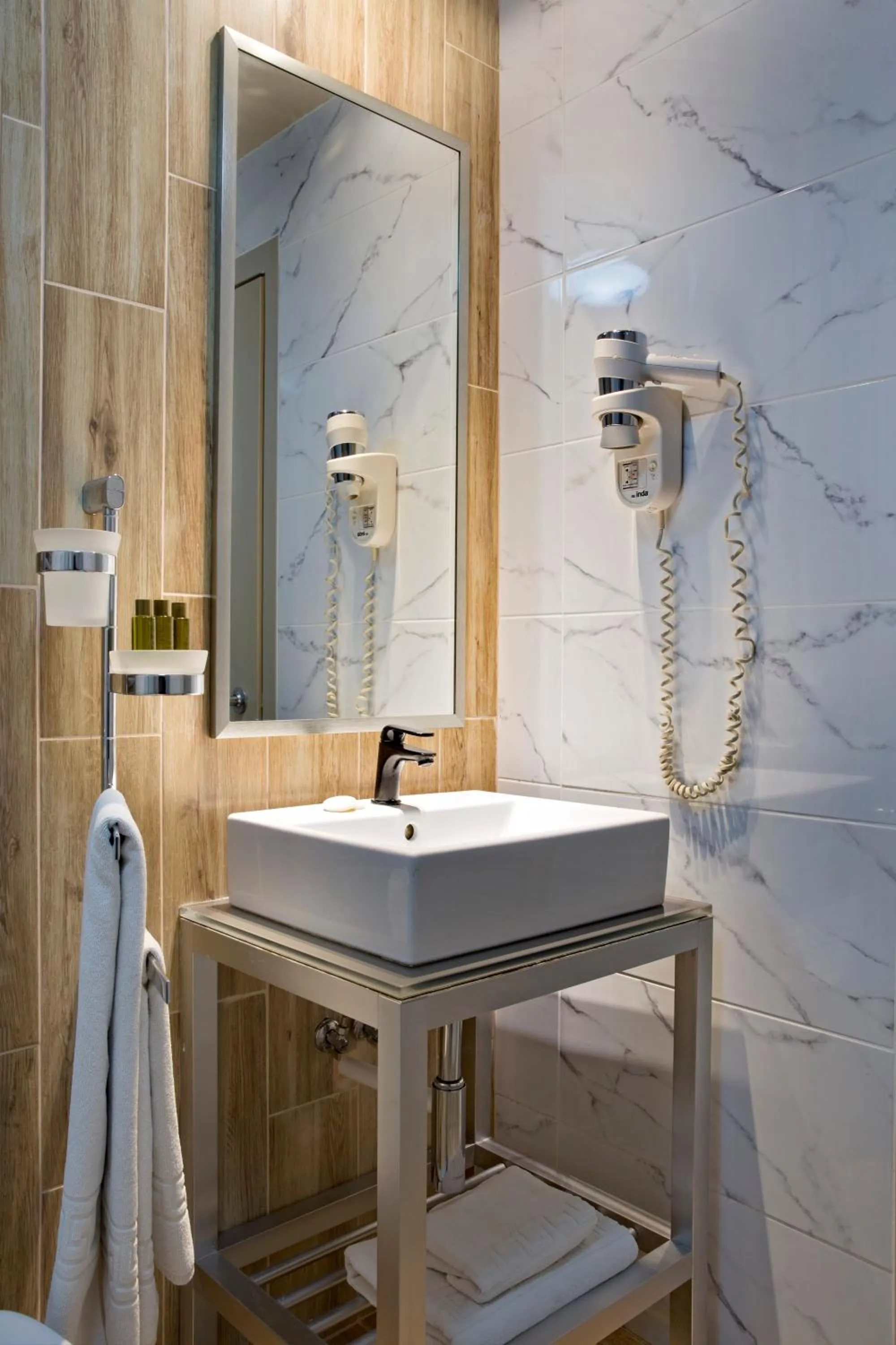 Bathroom in Central Hotel, Trademark Collection by Wyndham