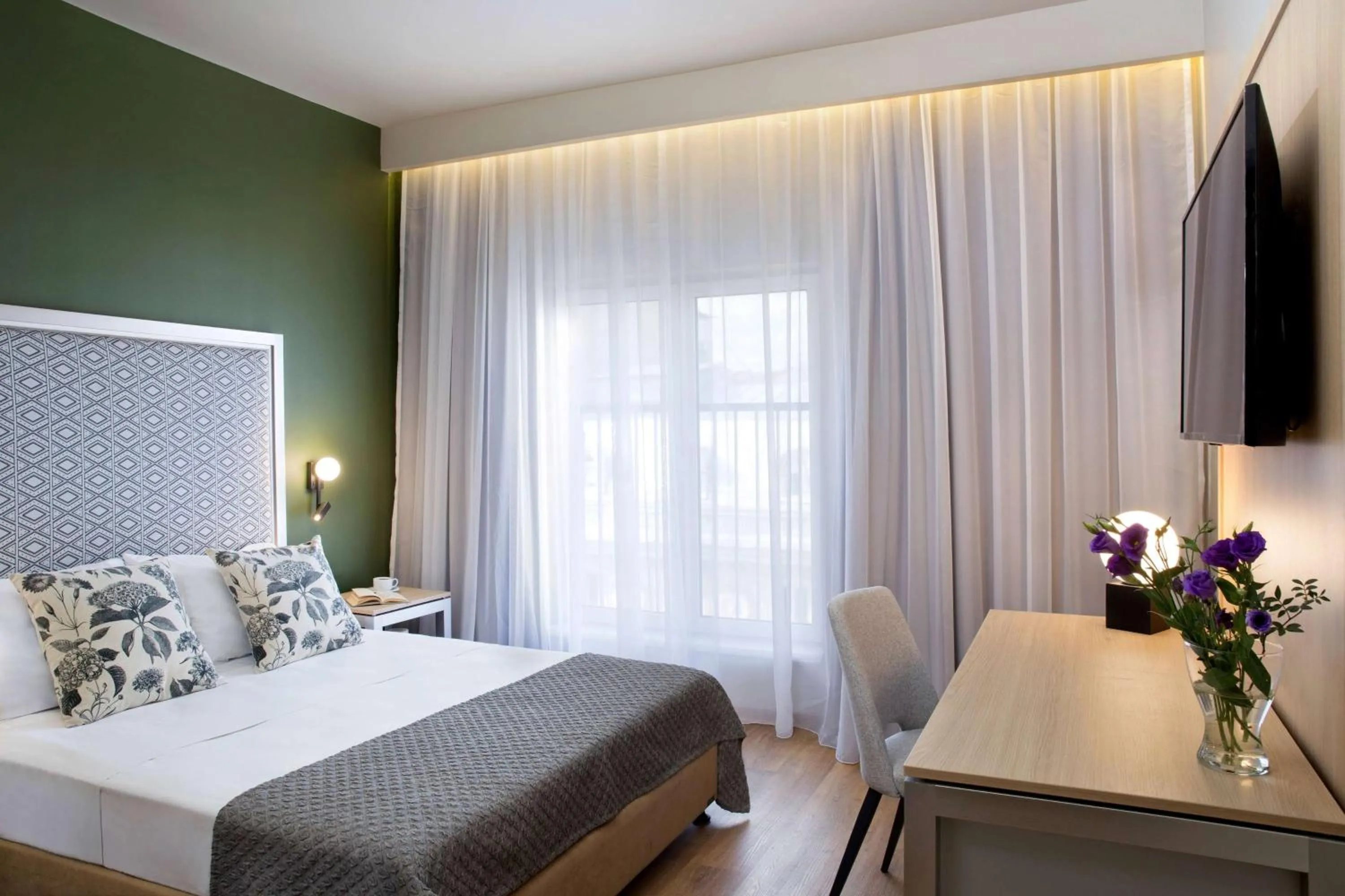 Photo of the whole room, Bed in Central Hotel, Trademark Collection by Wyndham