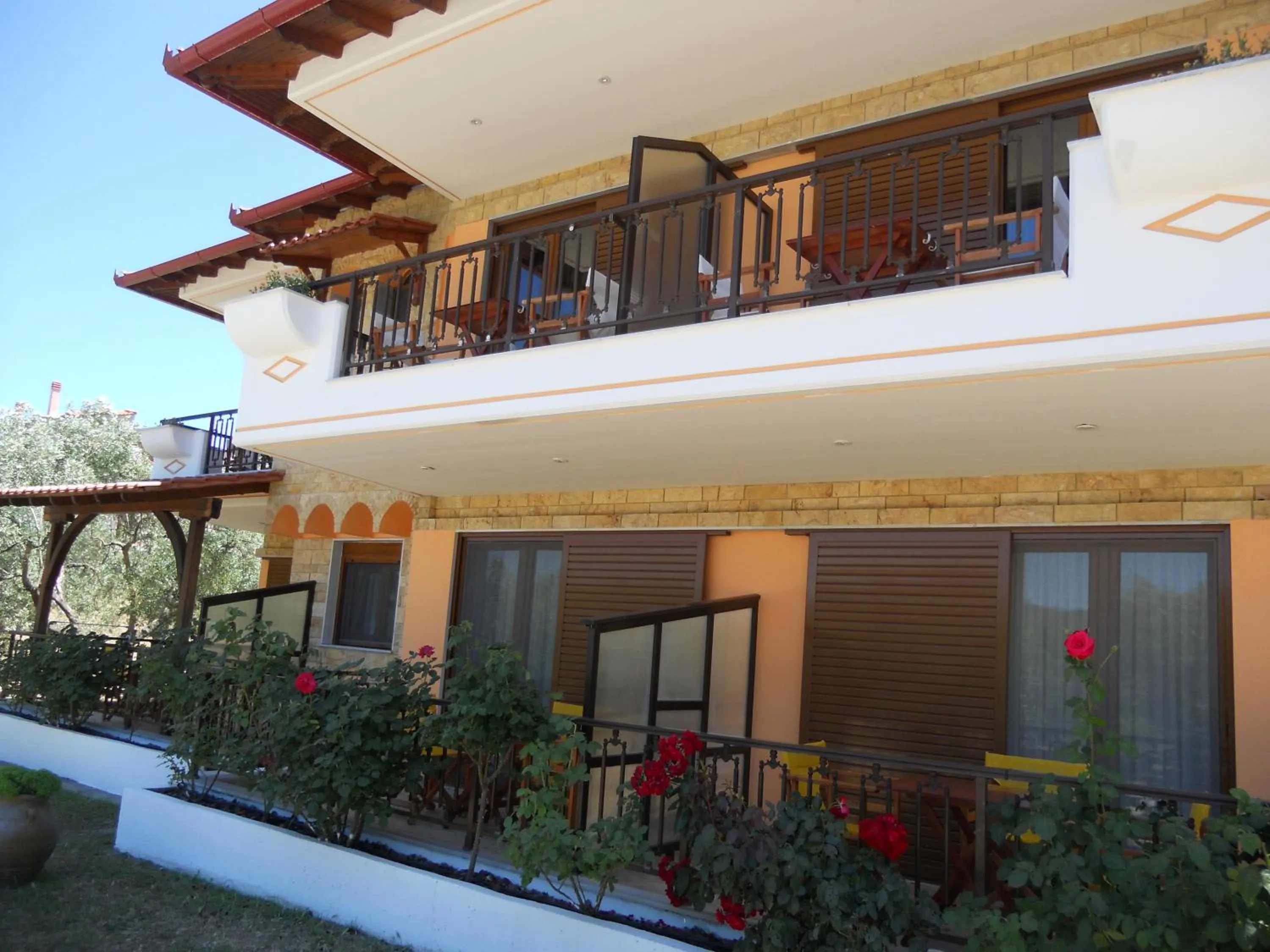 Property building in Studios Alexandros