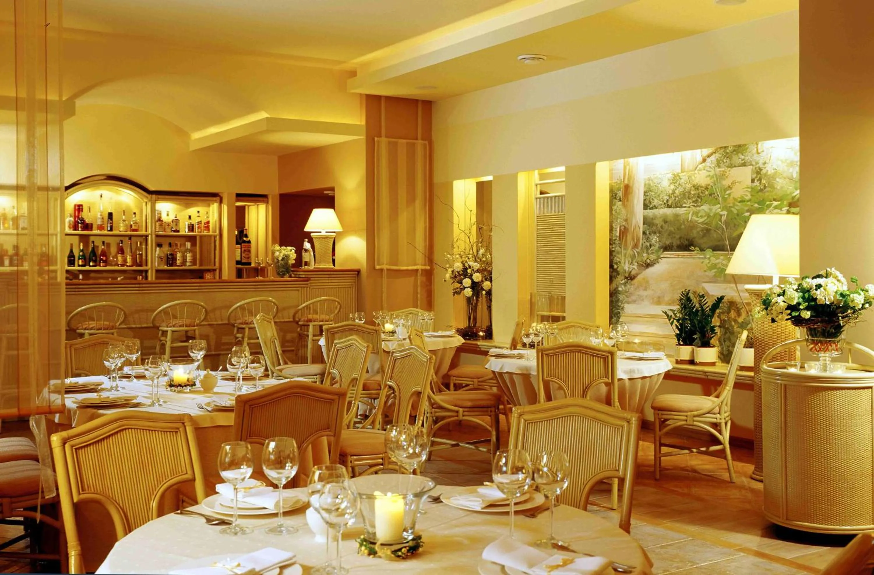 Restaurant/places to eat in Hotel Komeda