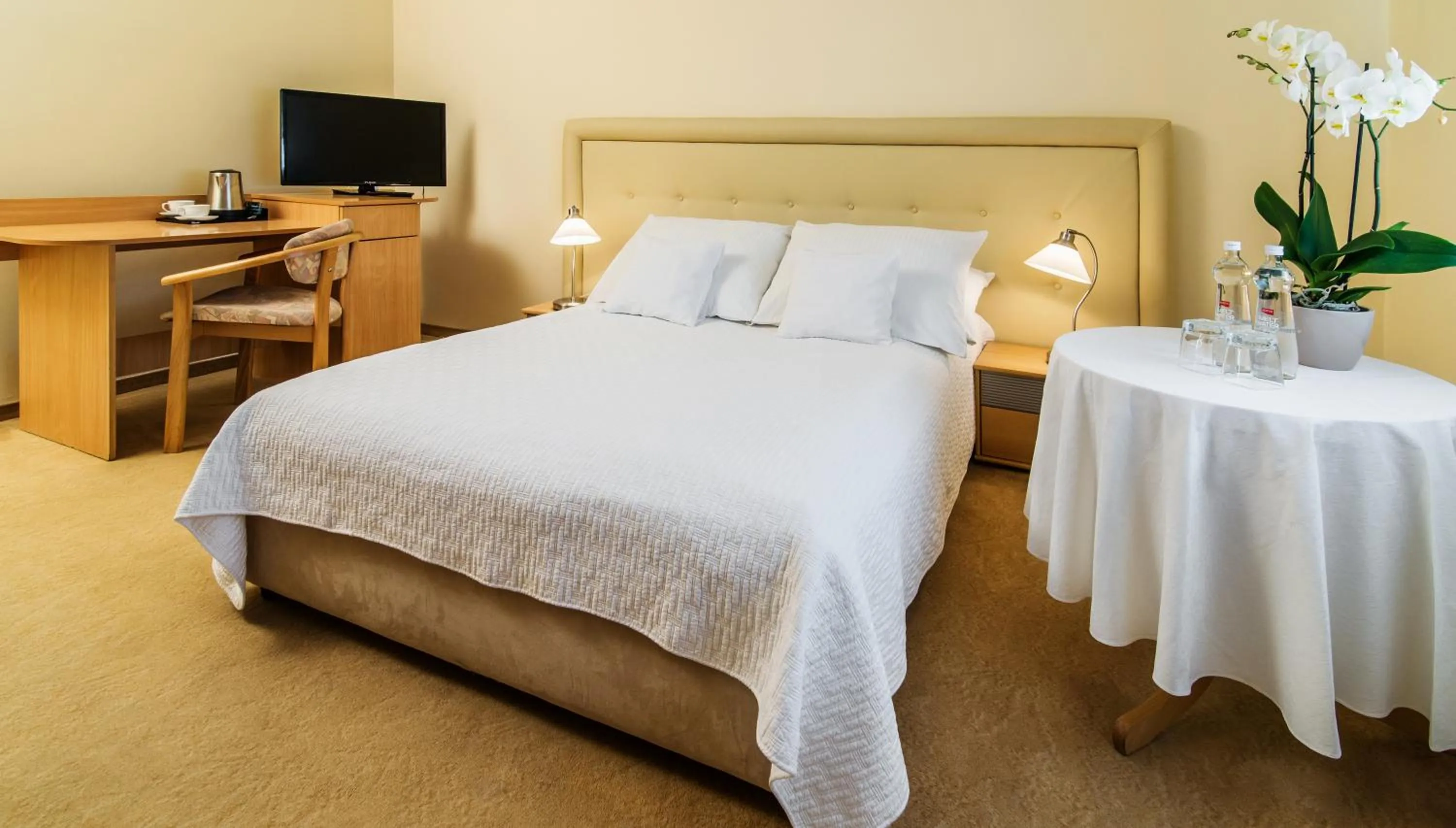 Photo of the whole room, Bed in Hotel Komeda