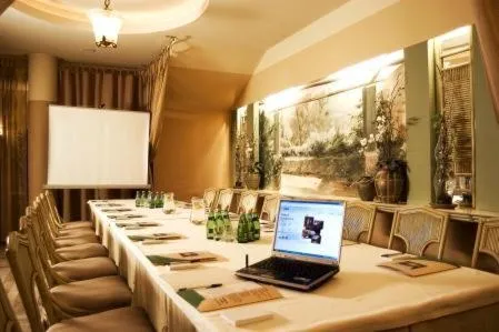 Business facilities in Hotel Komeda