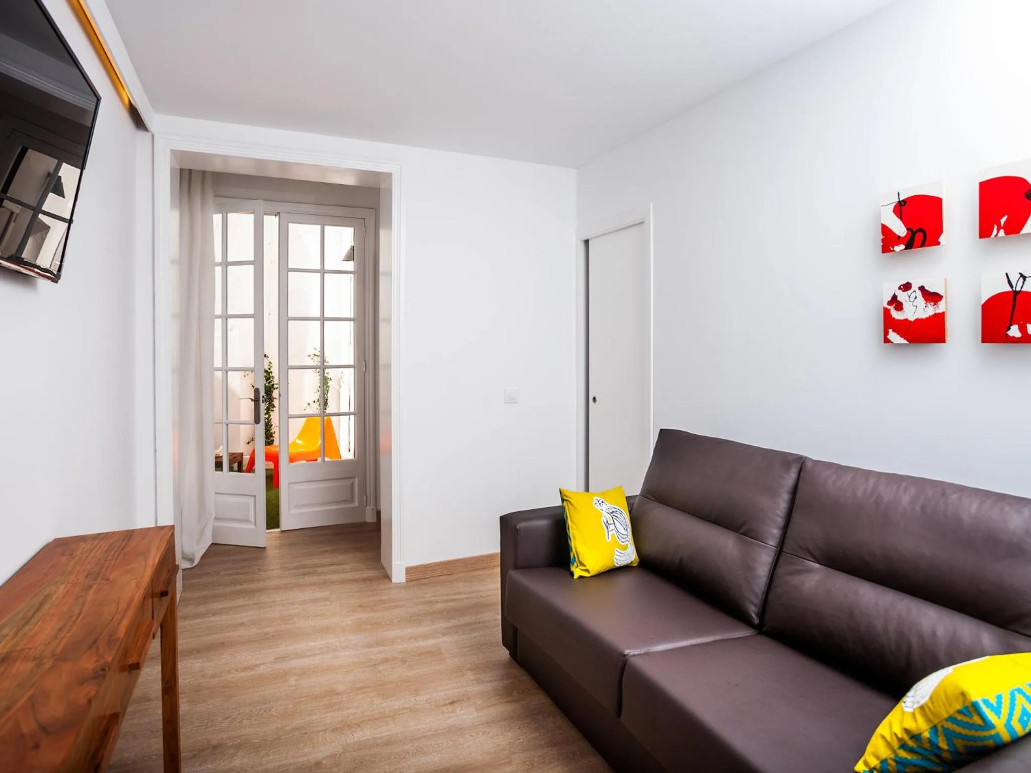 Seating area in Cheap & Chic Hotel