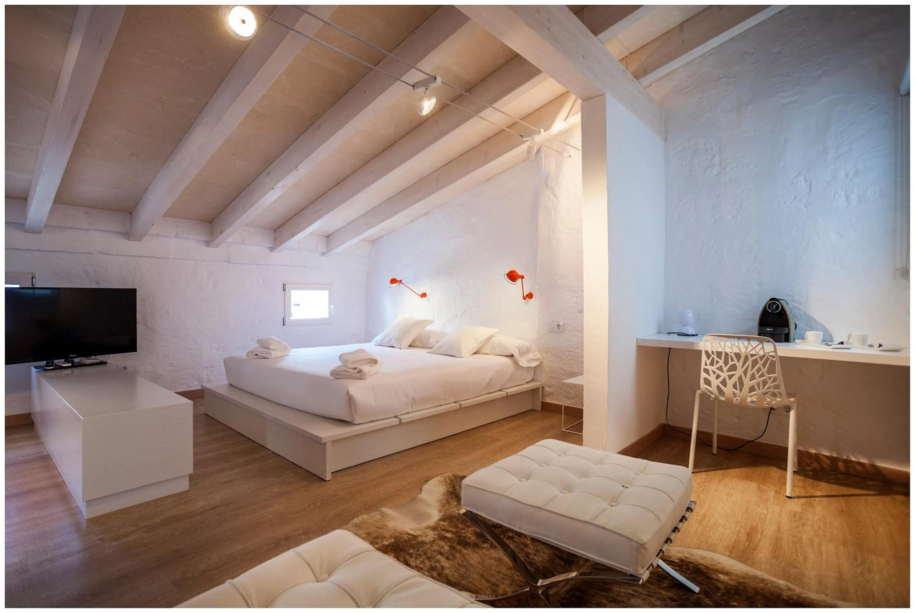 Photo of the whole room, Bed in Cheap & Chic Hotel