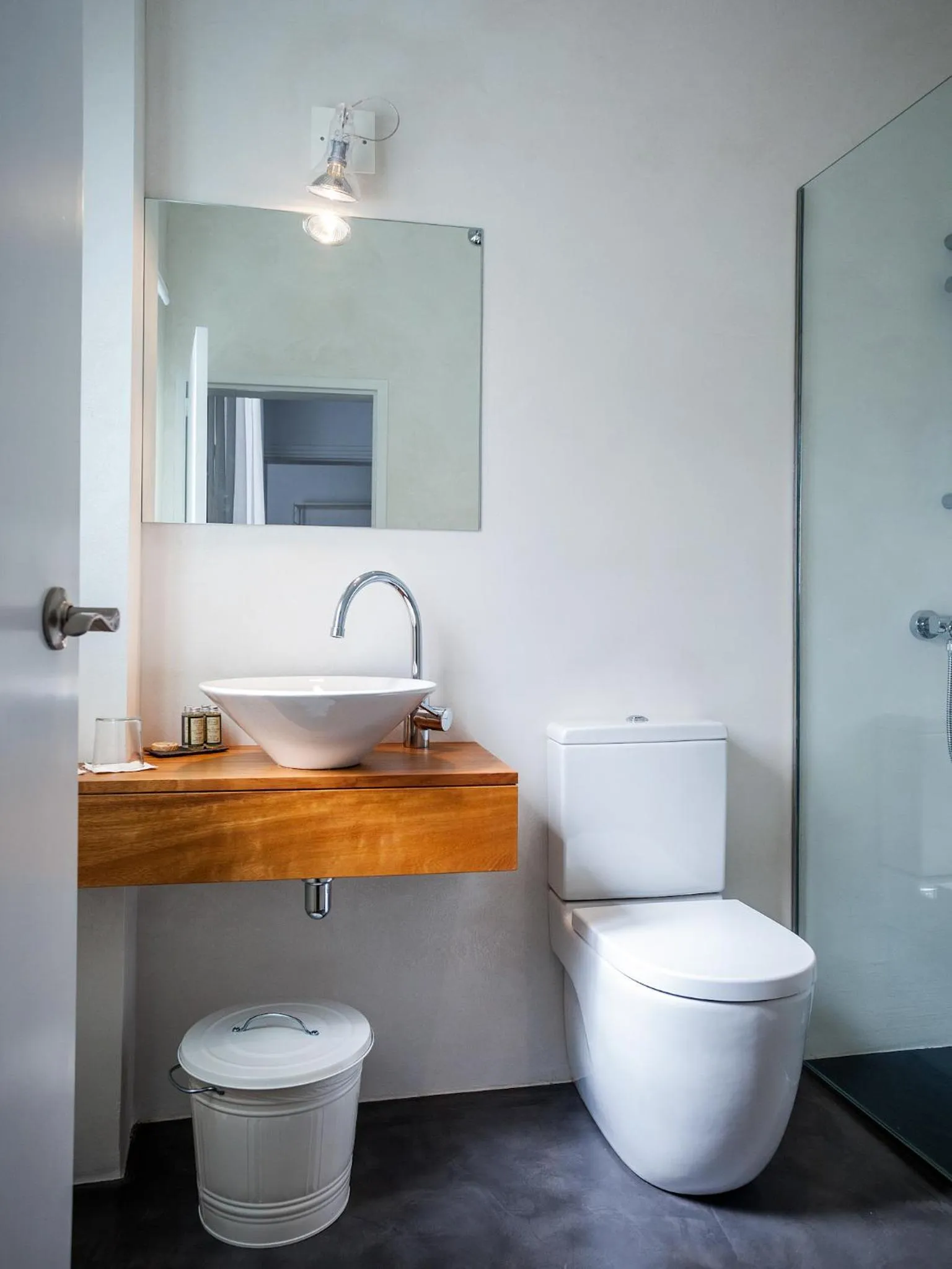 Bathroom in Cheap & Chic Hotel