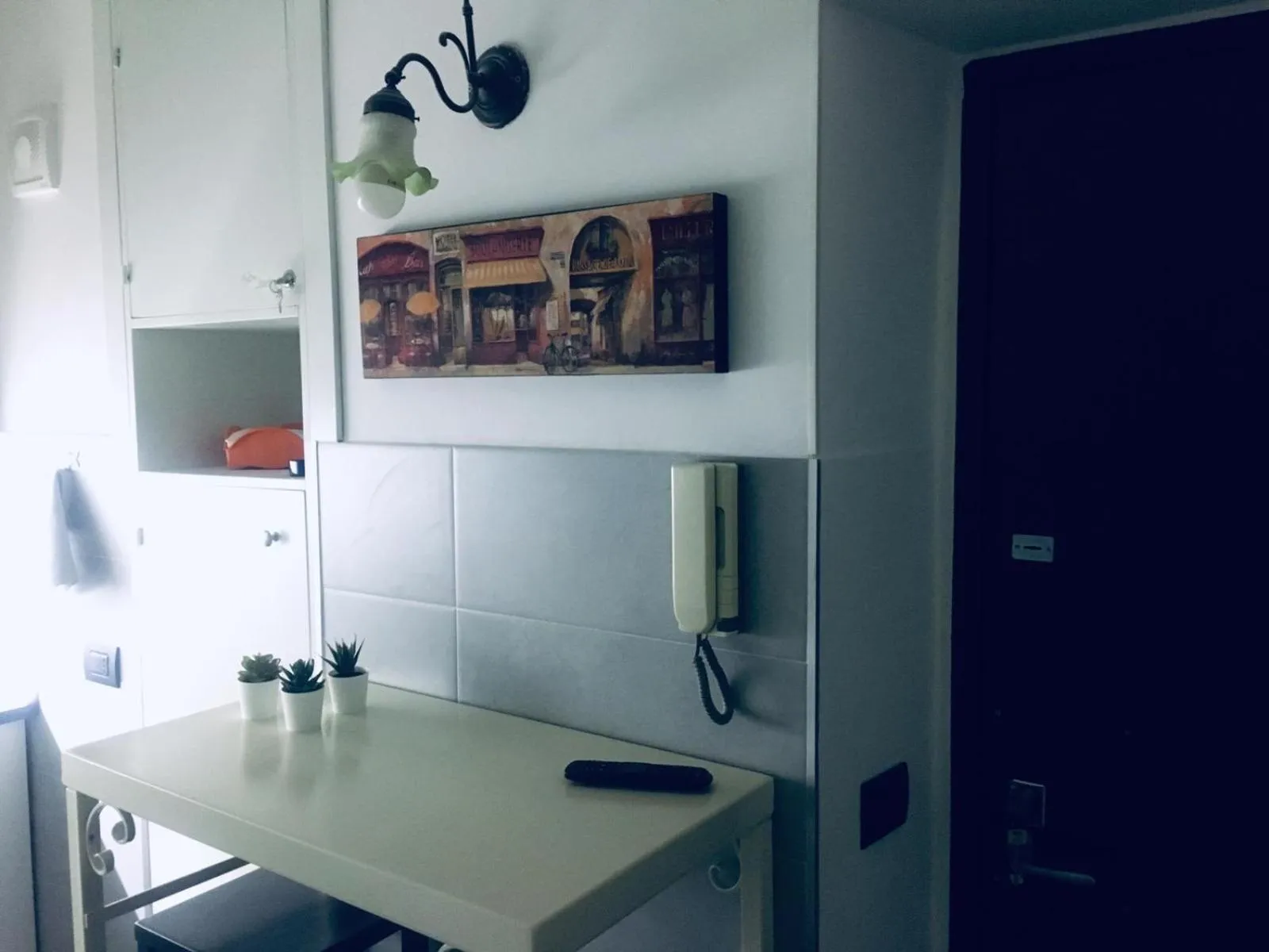 Communal kitchen in FRANZ GUEST HOUSE