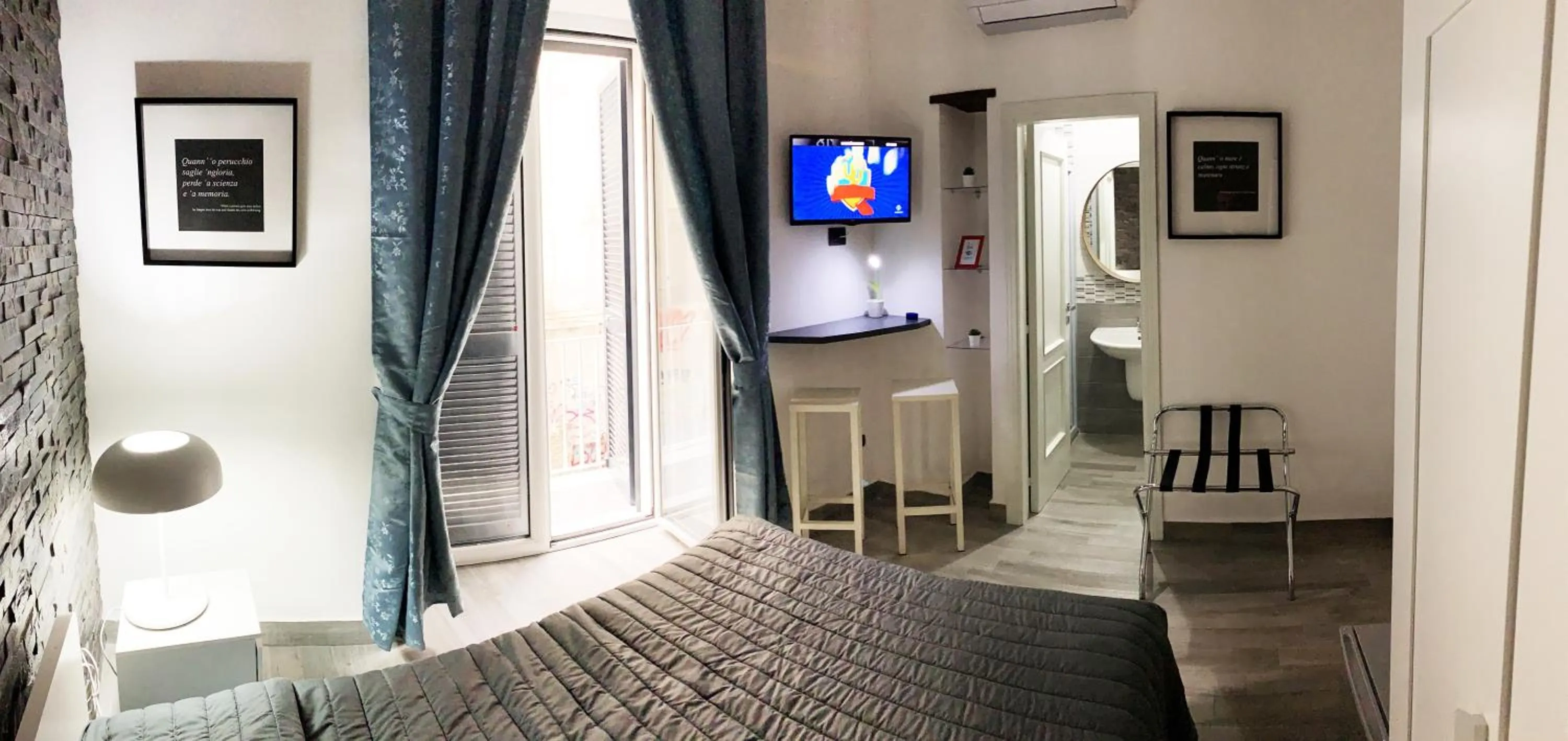 Bathroom, Bed in FRANZ GUEST HOUSE