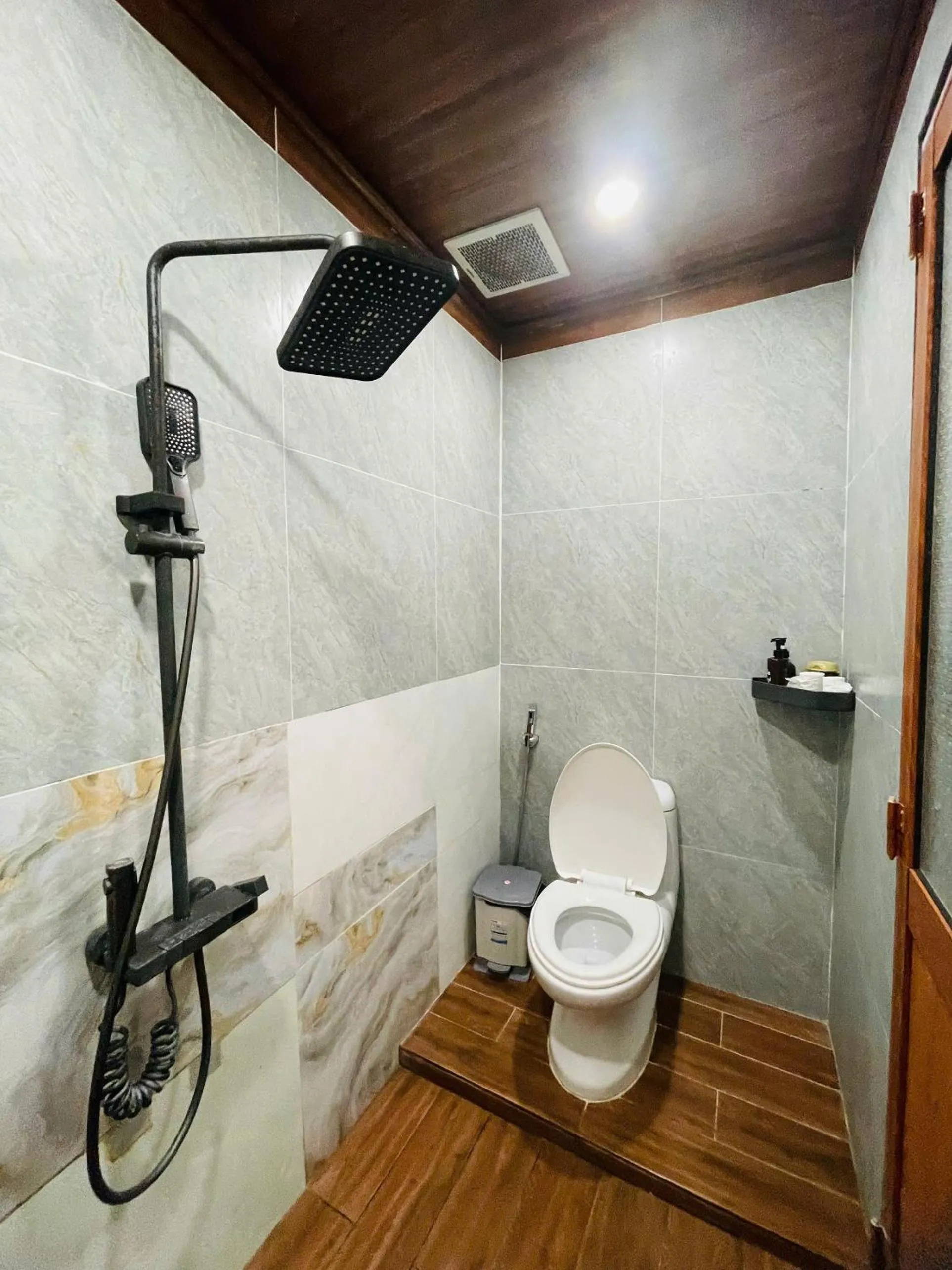 Toilet in Green Bamboo Lodge Resort