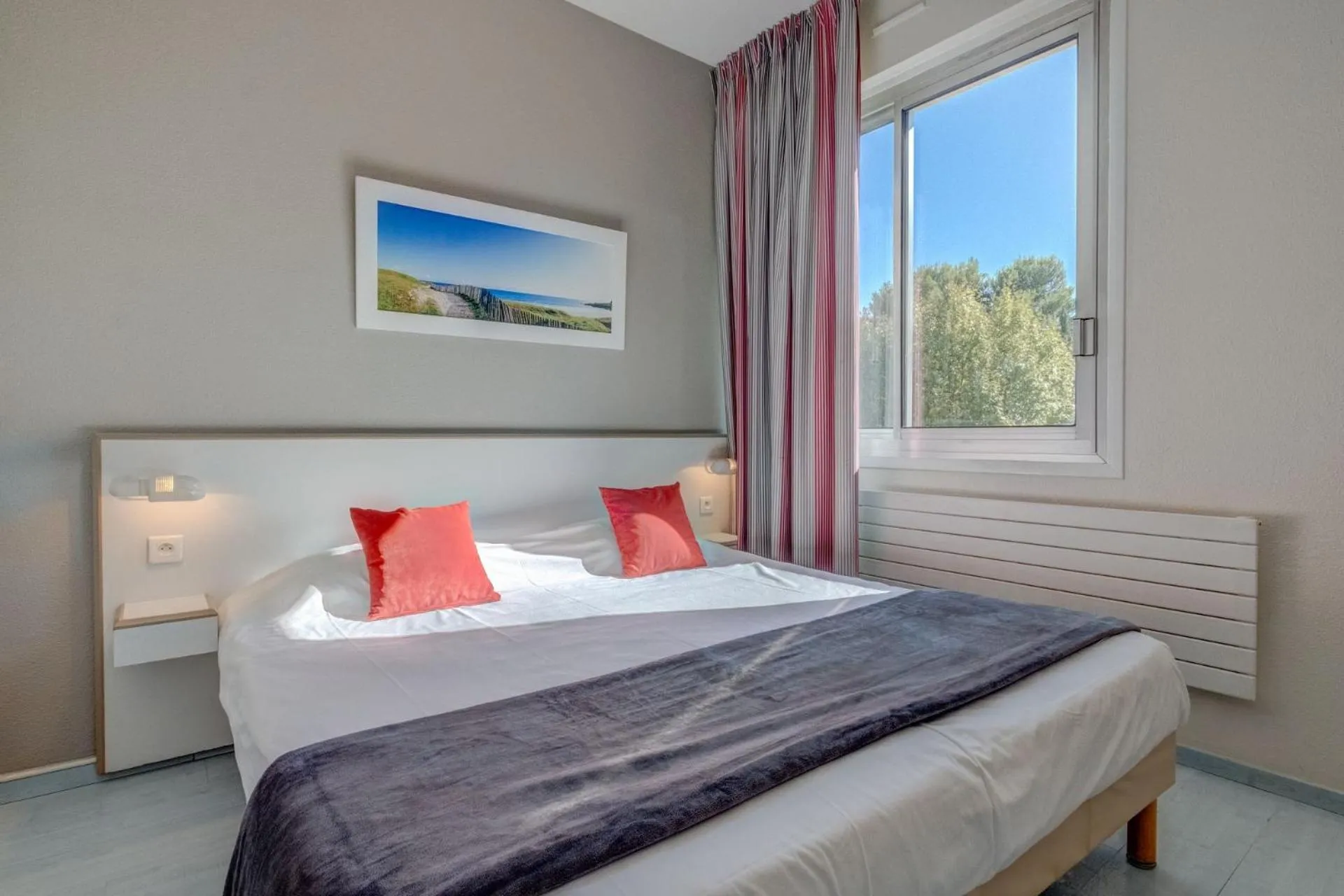 Photo of the whole room in Hôtel Miléade Méditerranée - Port-Fréjus