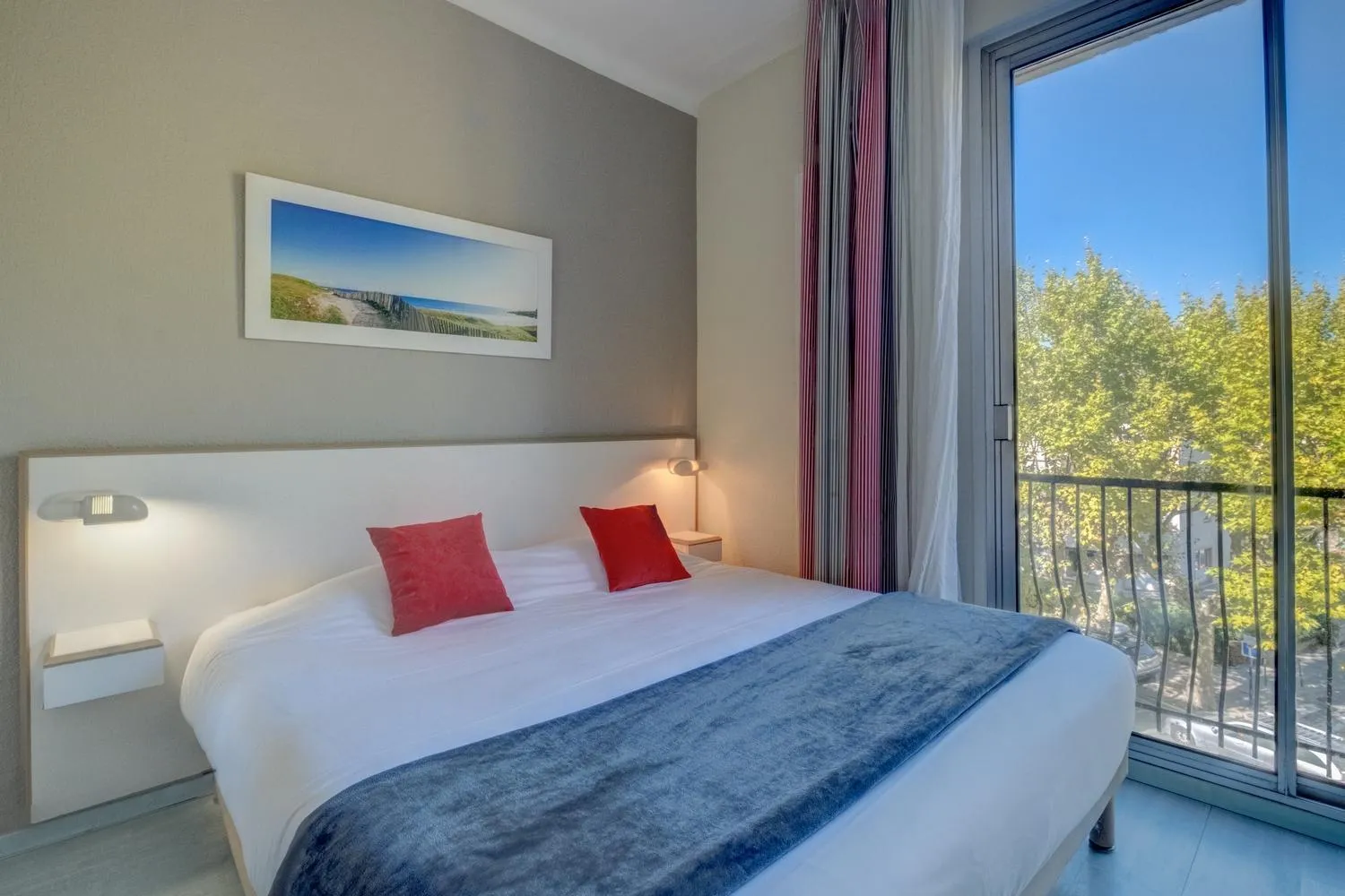 Bedroom in Hôtel Miléade Méditerranée - Port-Fréjus