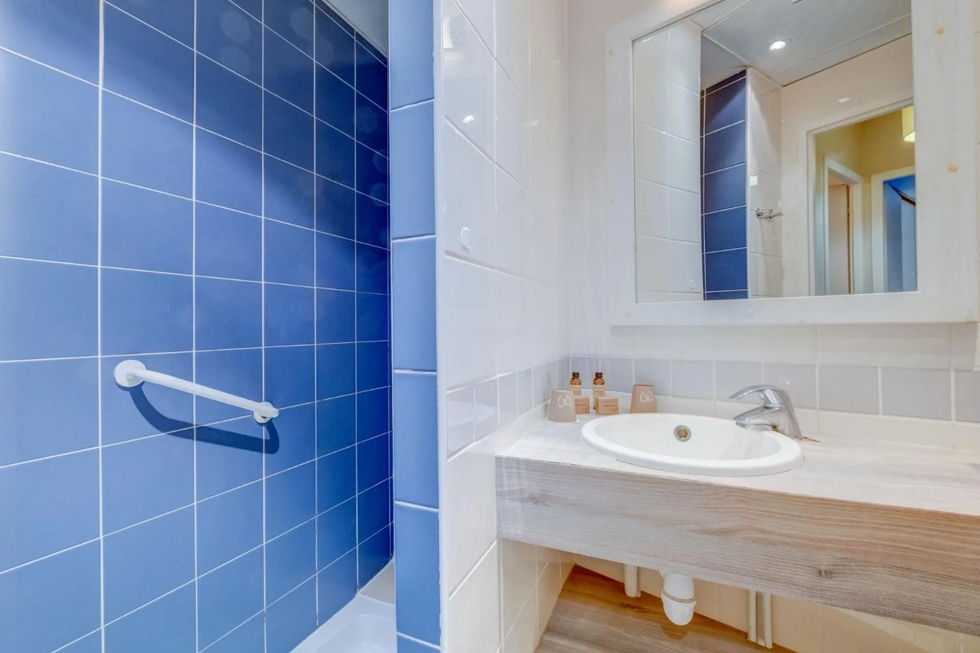 Bathroom in Hôtel Miléade Méditerranée - Port-Fréjus