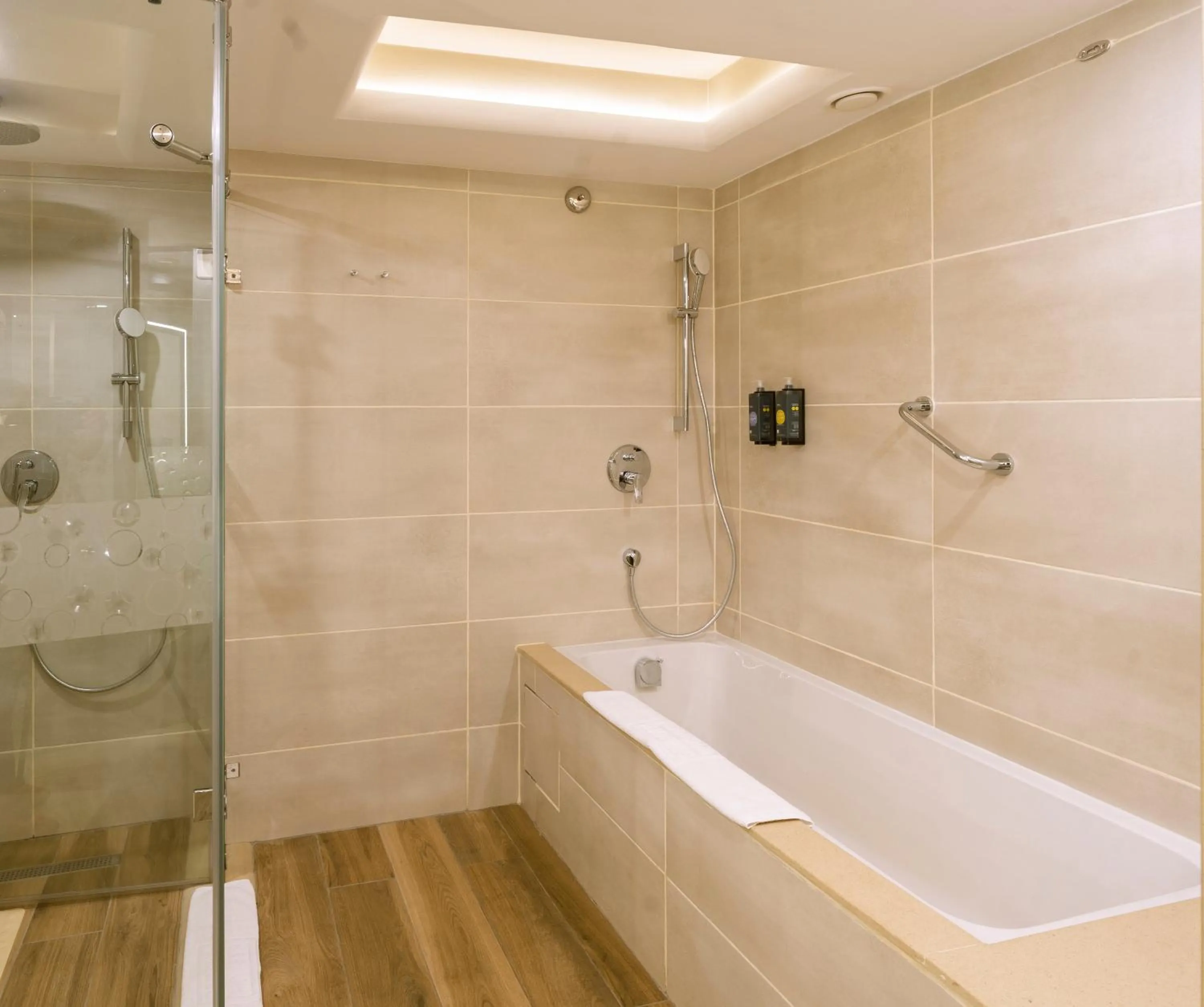 Shower in Sarova Panafric Hotel