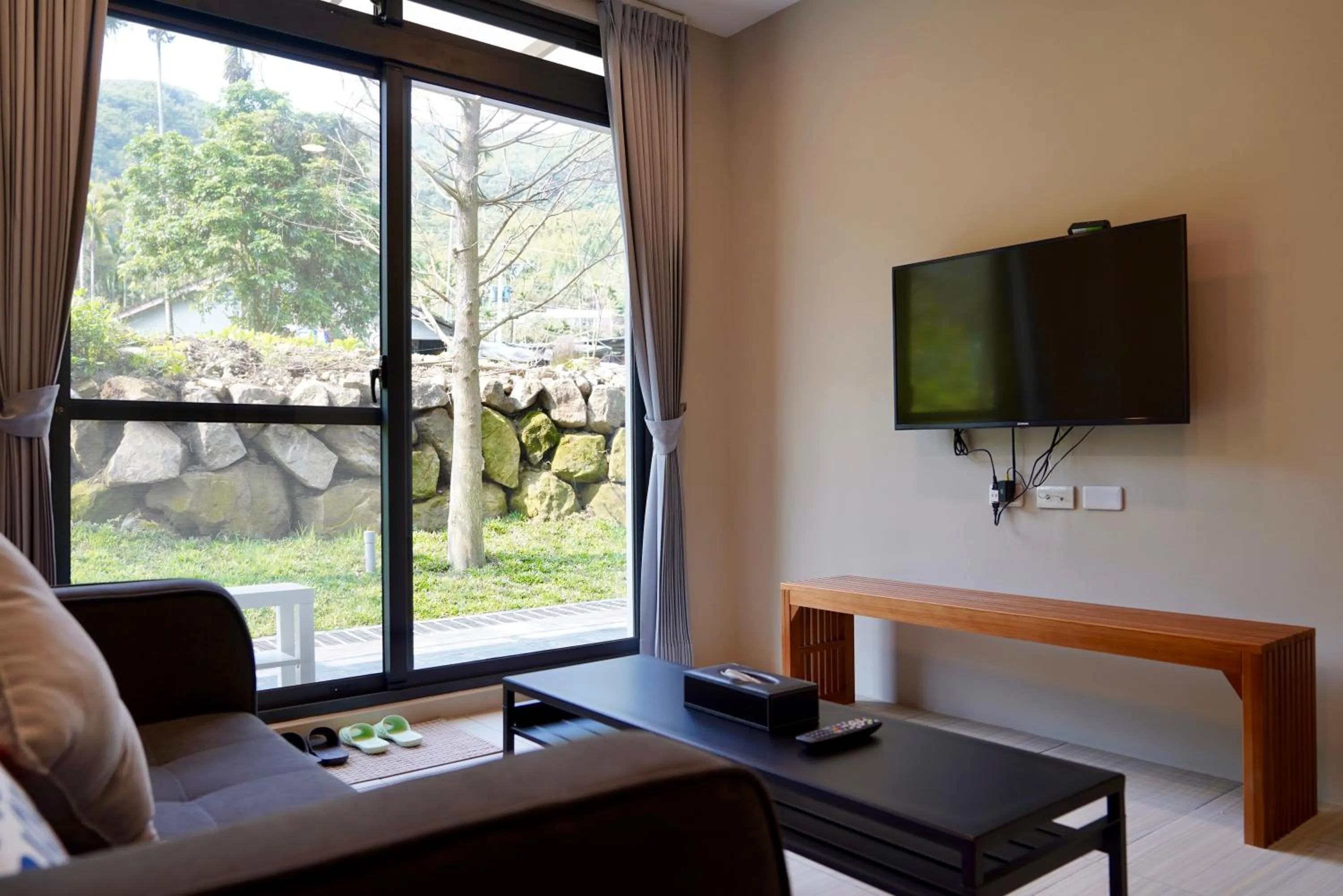 TV and multimedia in MTNY Hotel