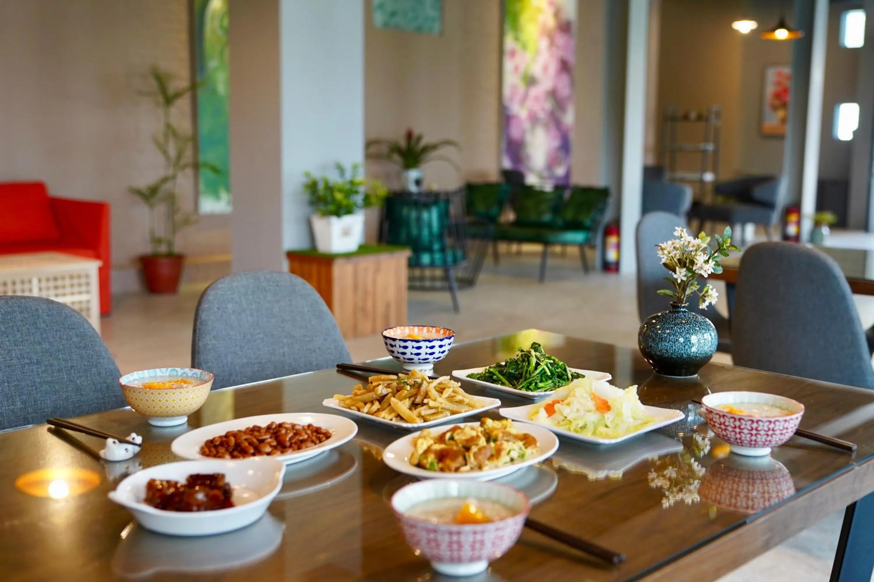 Restaurant/places to eat in MTNY Hotel