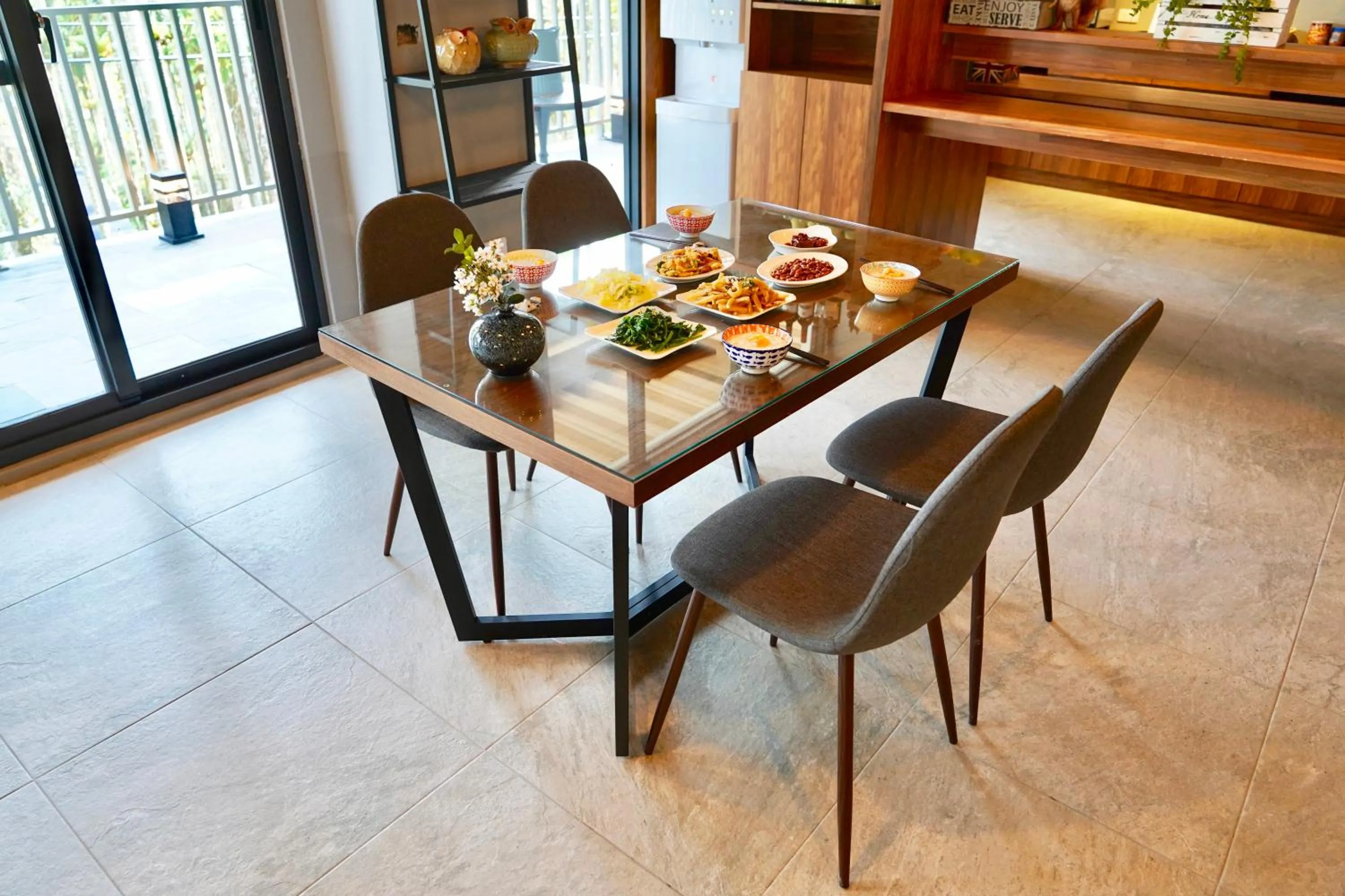 Restaurant/places to eat in MTNY Hotel