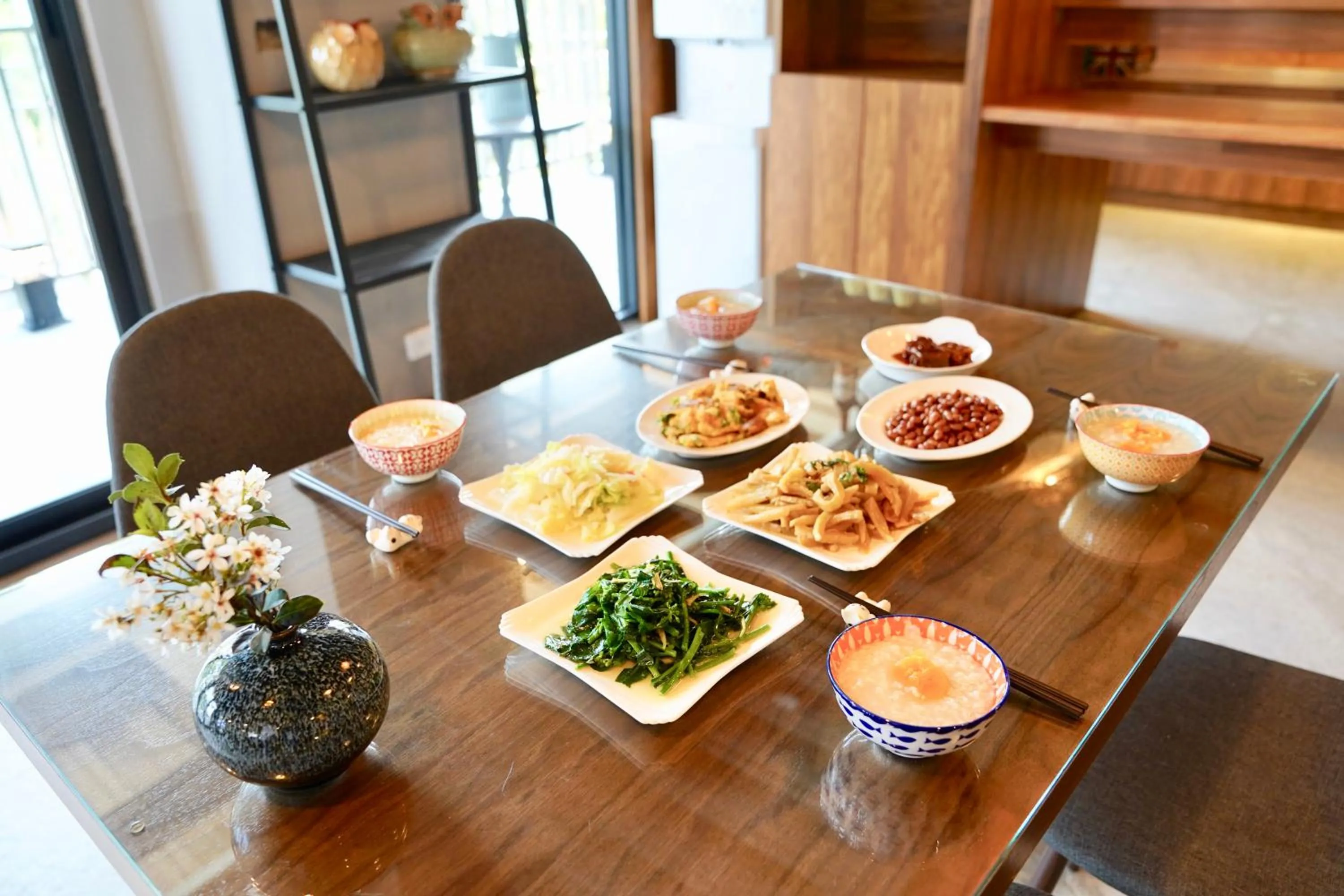 Restaurant/places to eat in MTNY Hotel