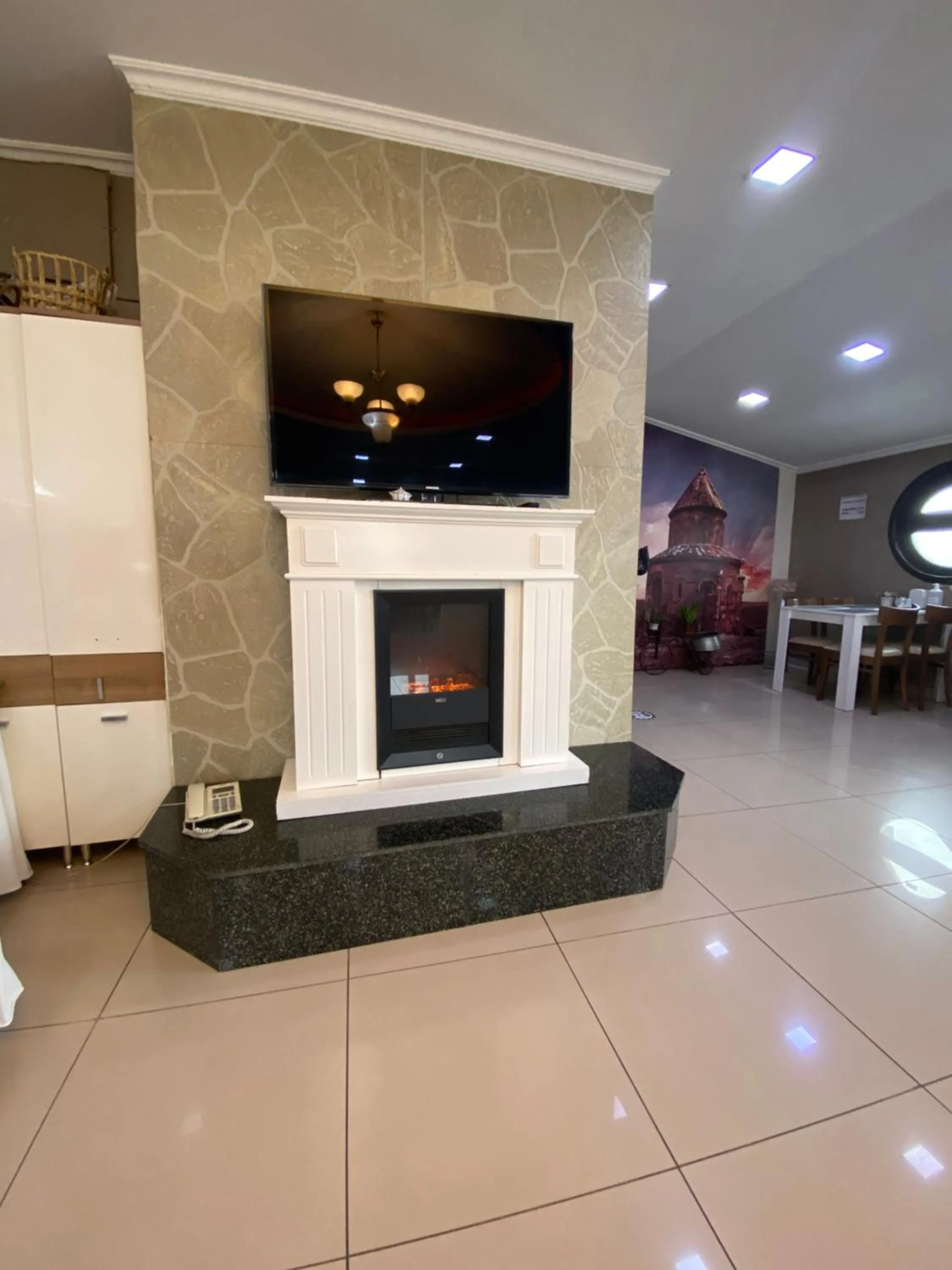 flat iron in Hotel Kent Ani