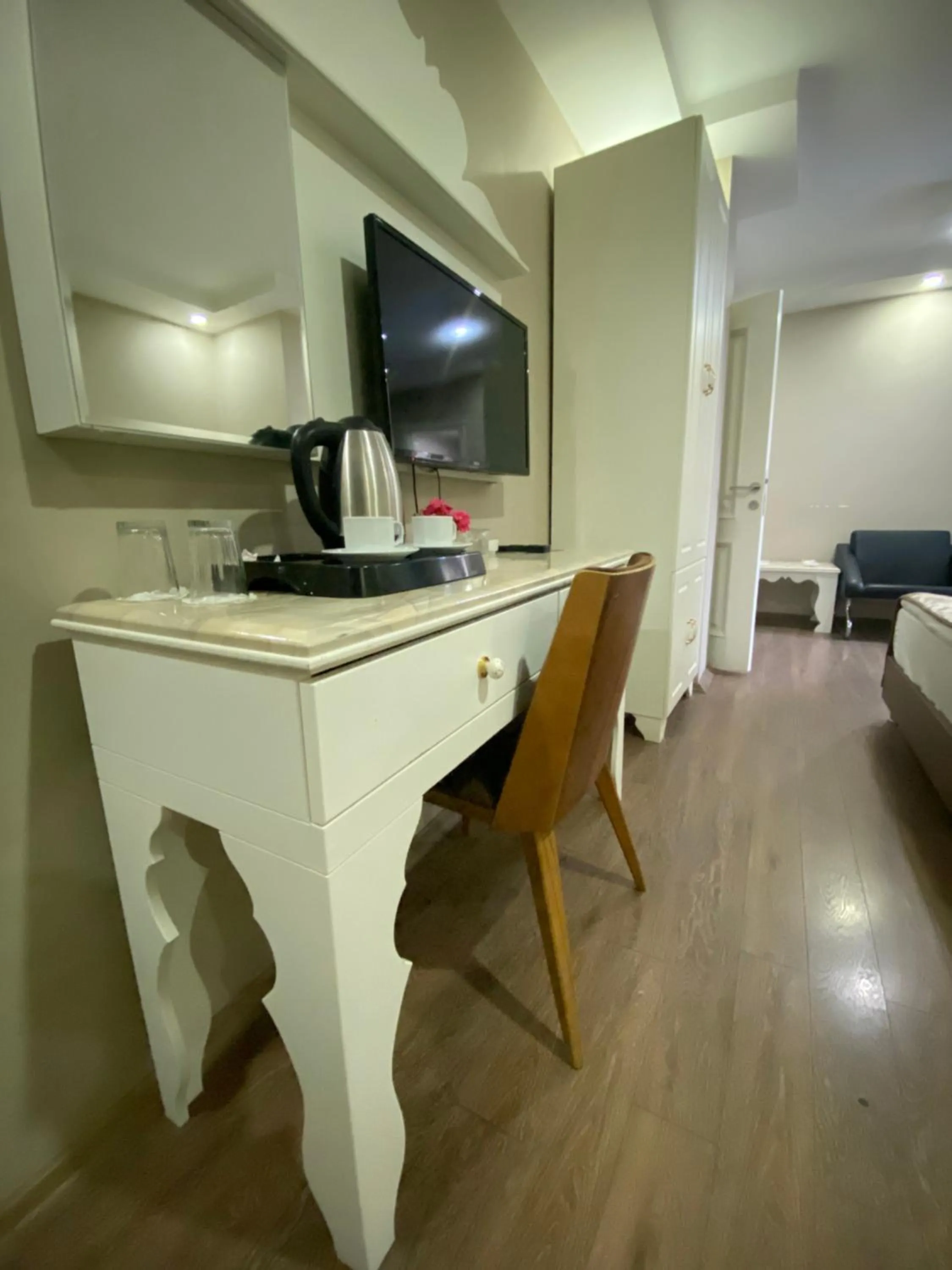 Coffee/tea facilities in Hotel Kent Ani