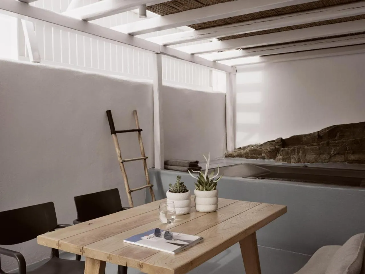 Hot Tub in Boho Private Luxury Suites