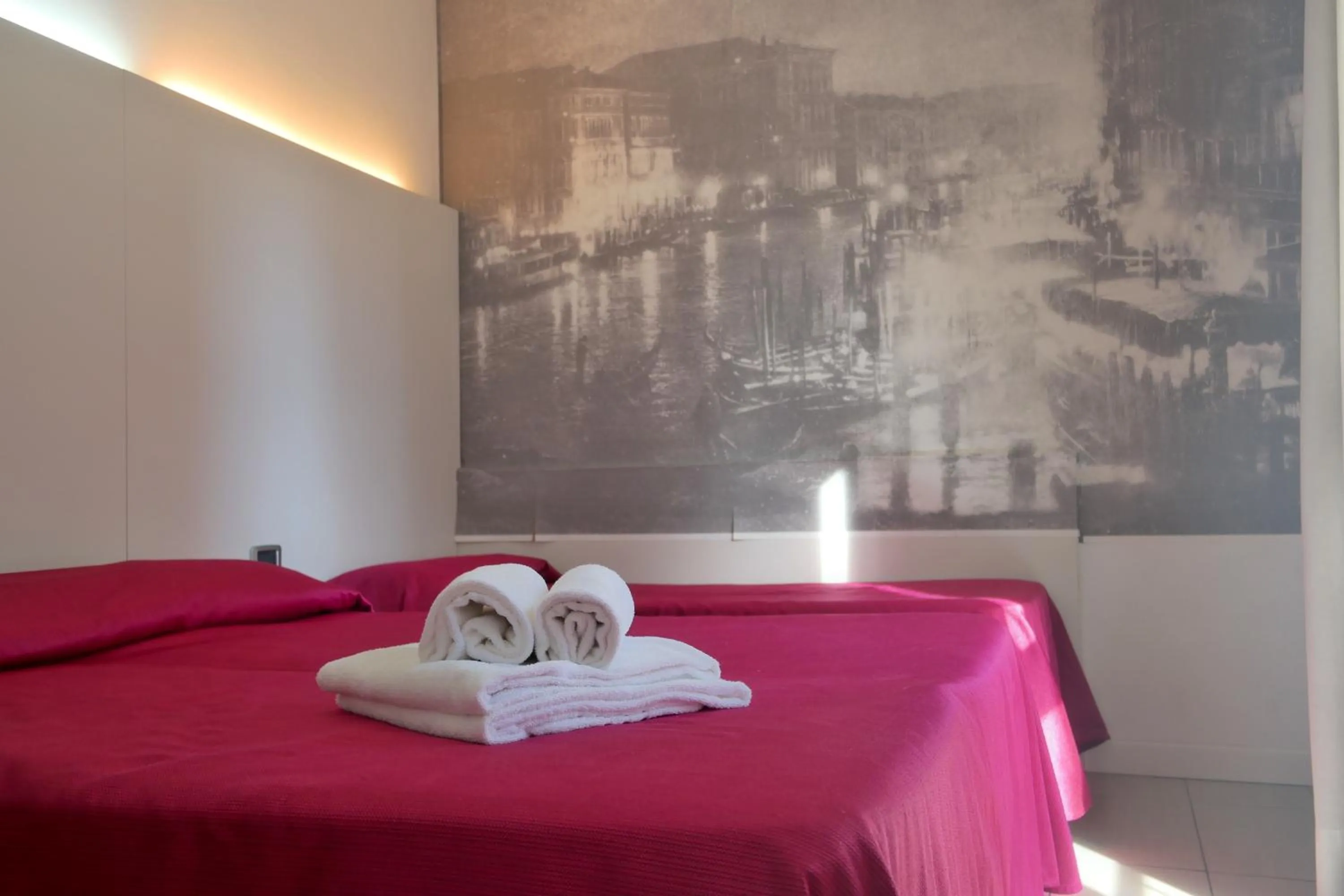 Bedroom, Bed in City of Art Venice LLoyd