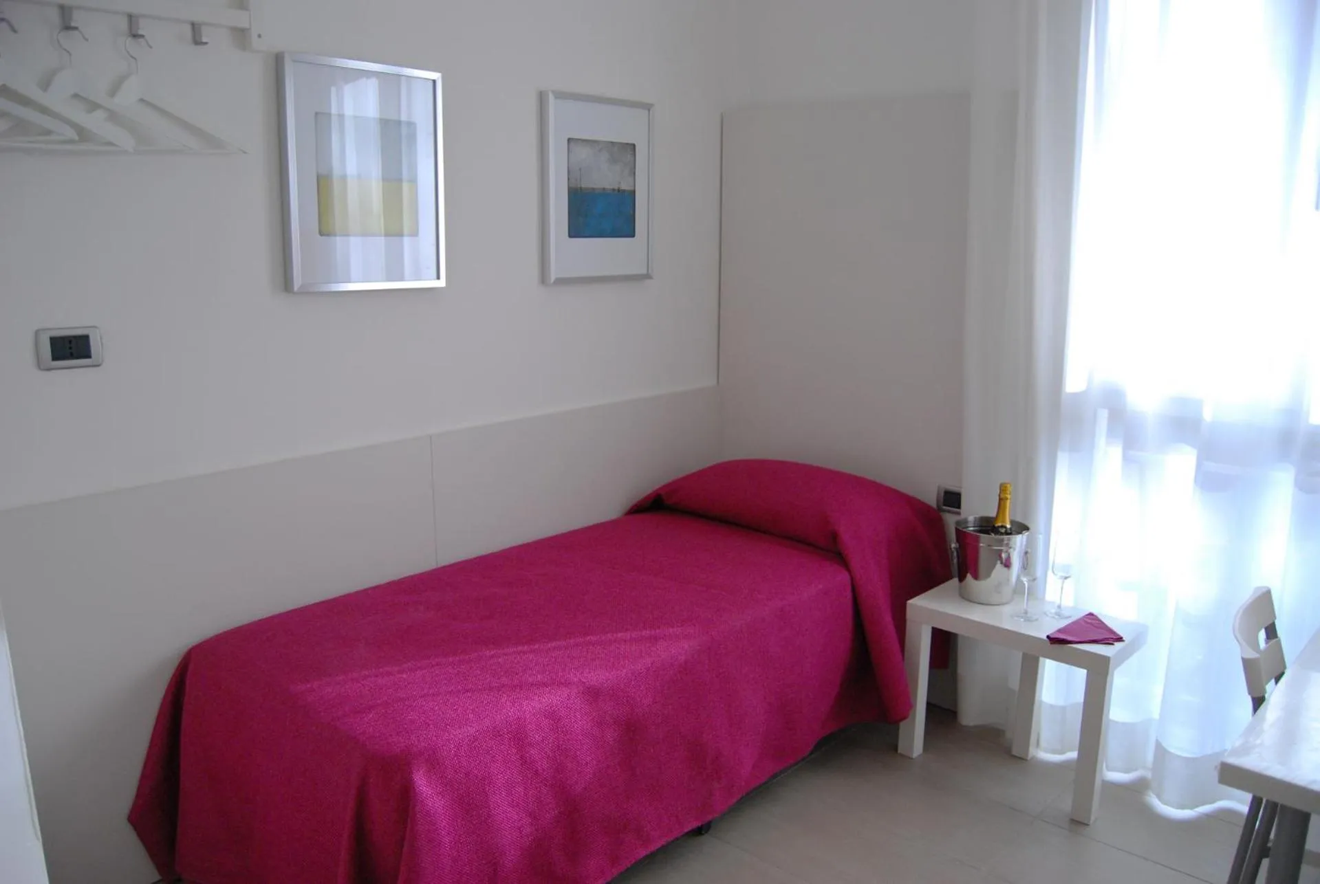 Photo of the whole room, Bed in City of Art Venice LLoyd