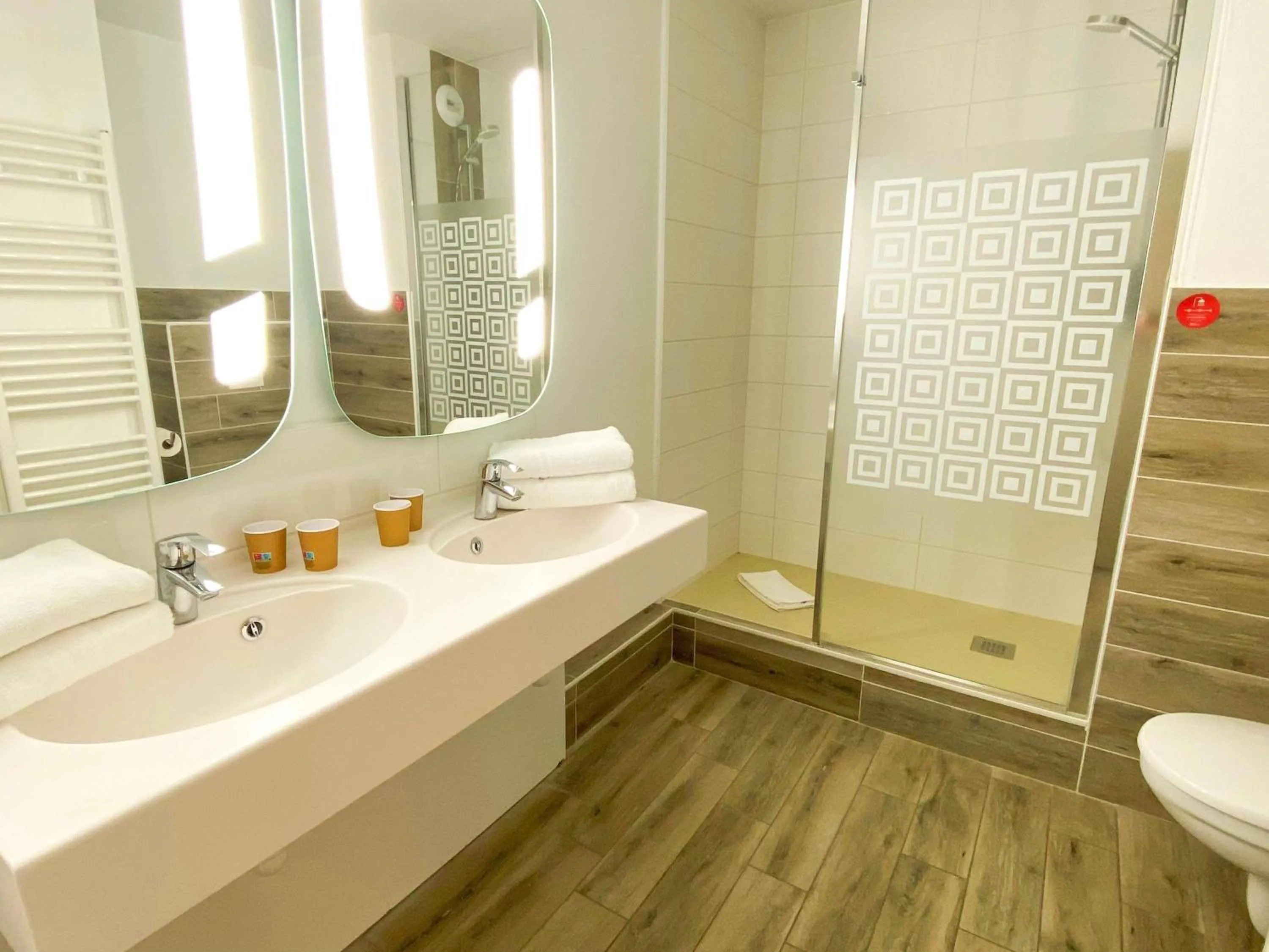 Bedroom in ibis Europe Chalon Sur Saone