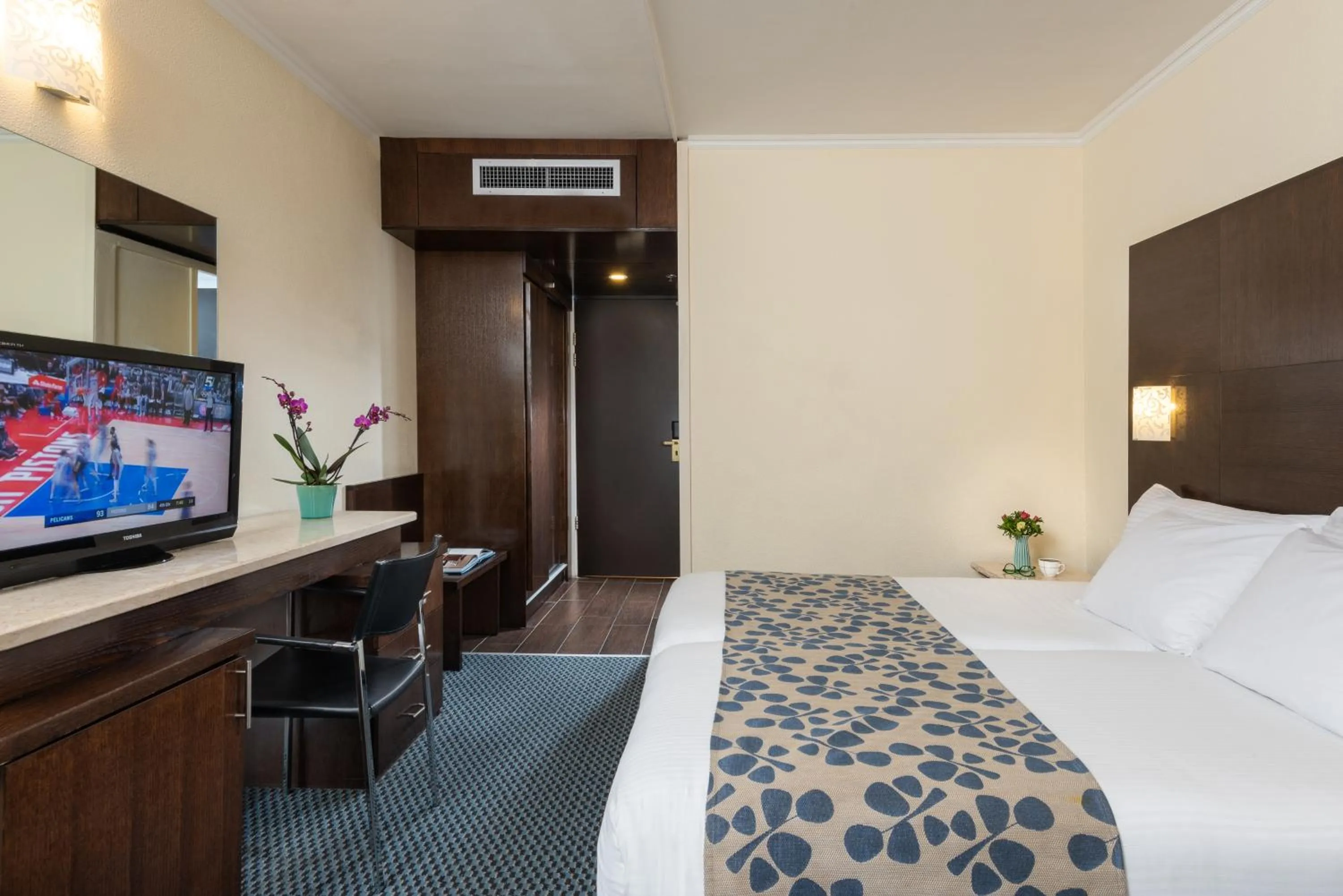 Photo of the whole room, Bed in Leonardo Club Tiberias - All Inclusive