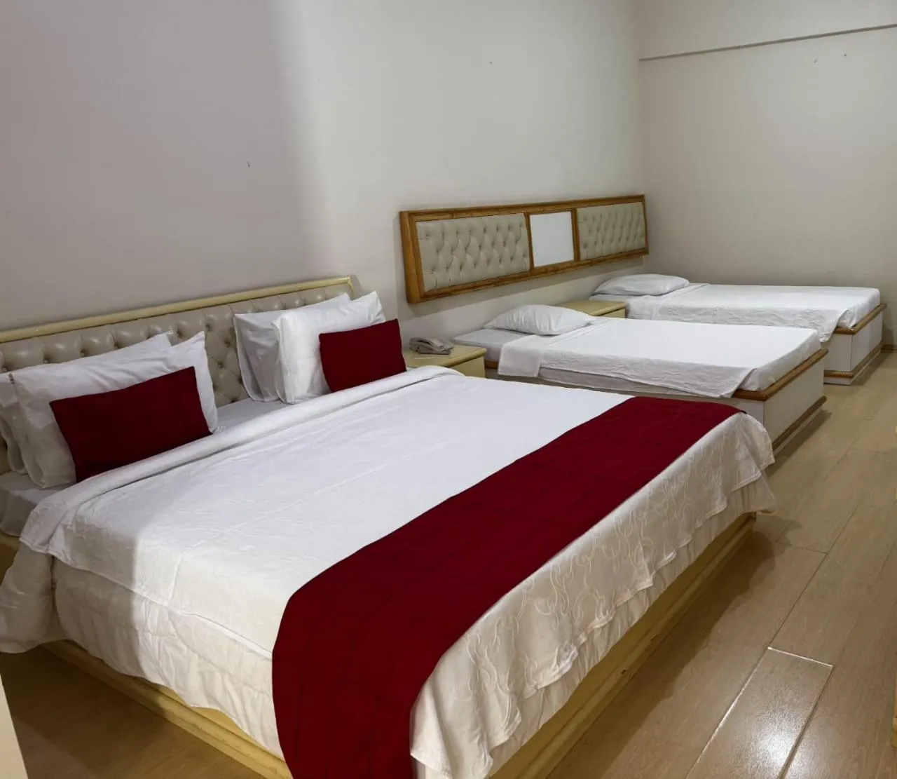 Bedroom, Bed in Rovi Plaza Hotel