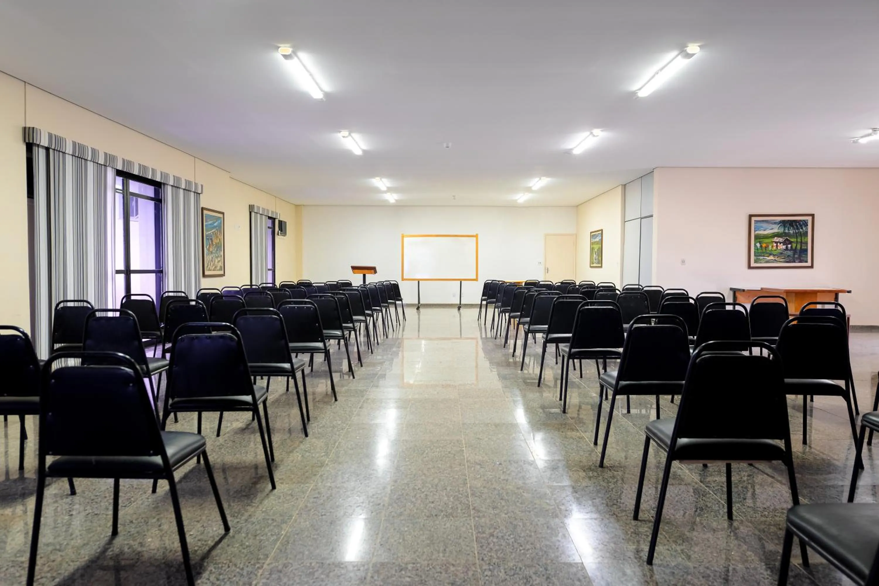 Meeting/conference room in Rovi Plaza Hotel